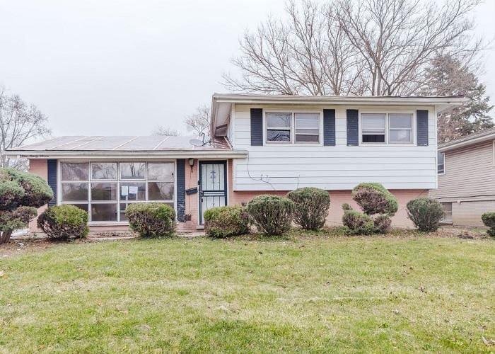family home on foreclosure in Illinois