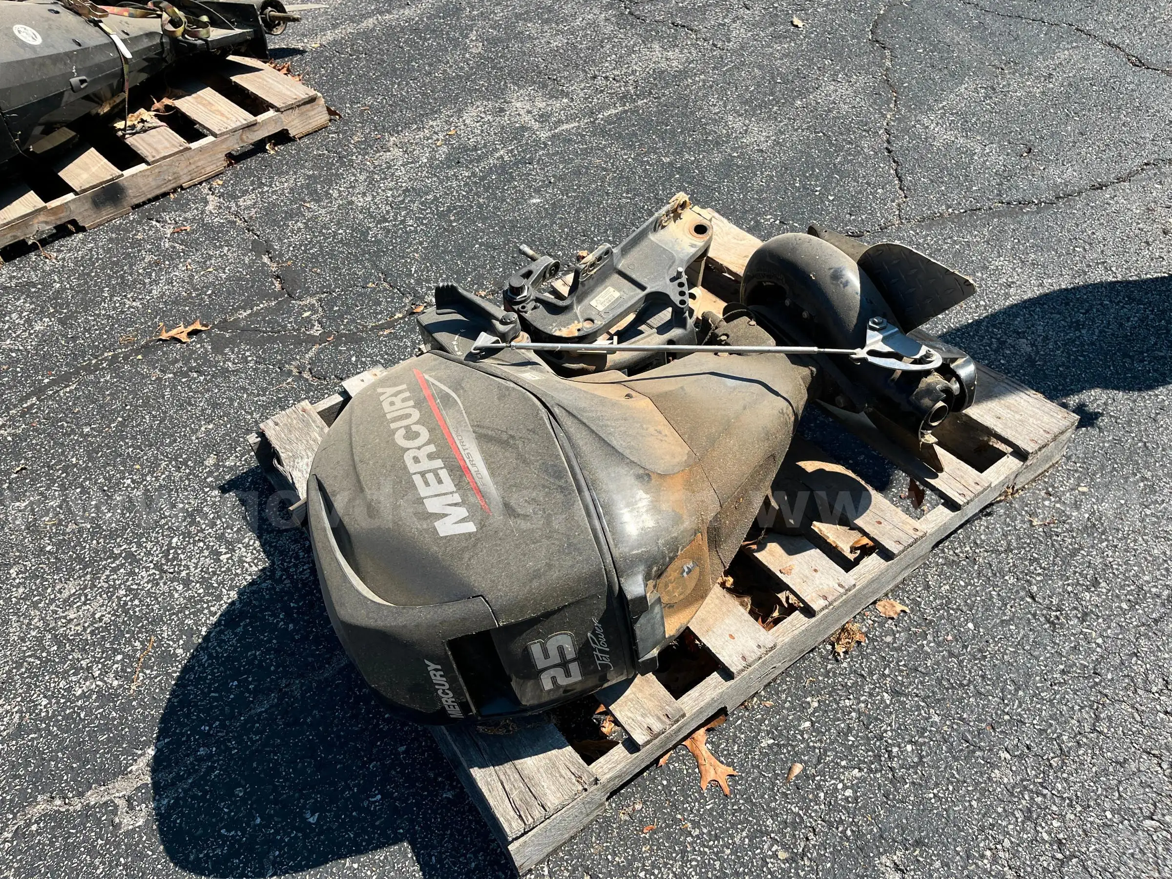 Mercury 25 4-stroke jet powered boat motor