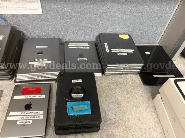 Lot of 13 iPad 1st Generation 40 iPad 7th Generation 35 iPad 6th Generation 17 iPad 5th Generation