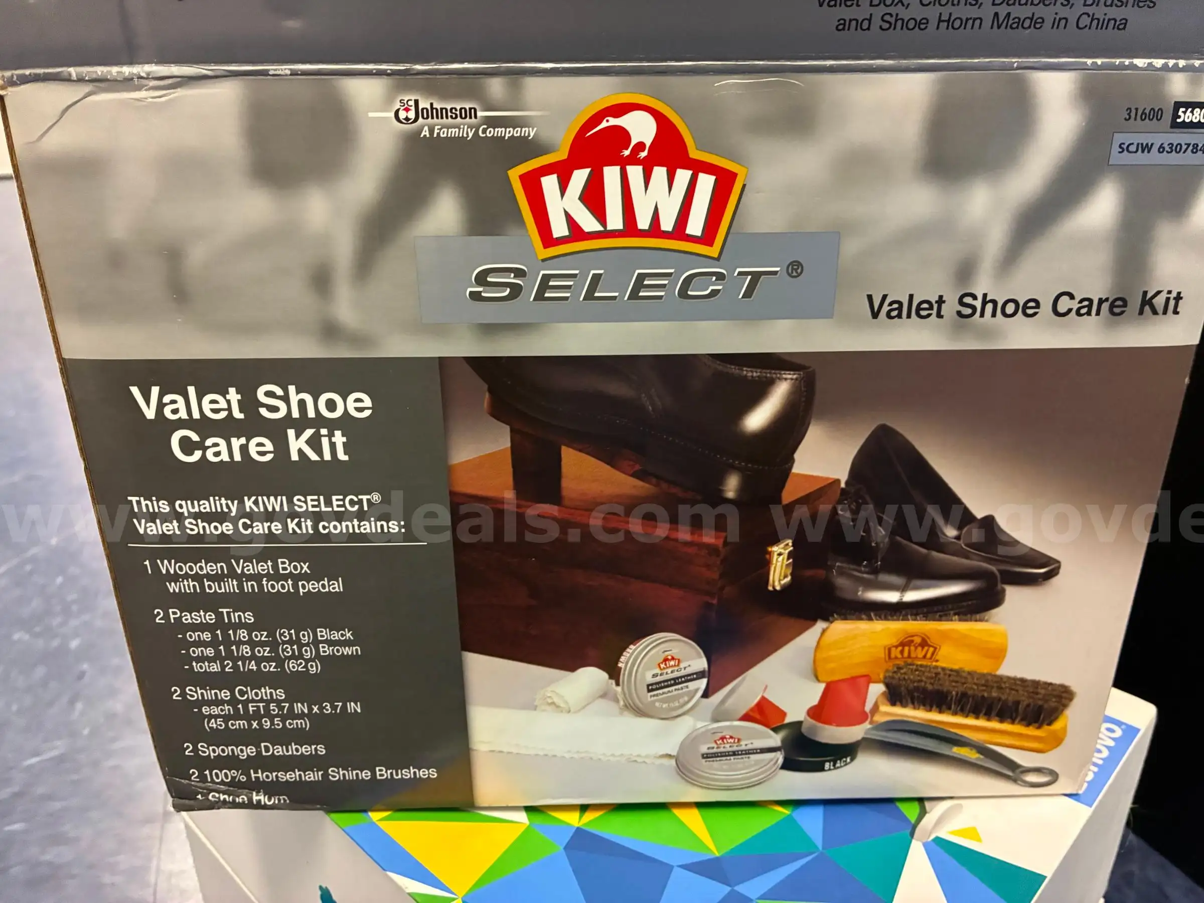 KIWI Valet Shoe Care Kit