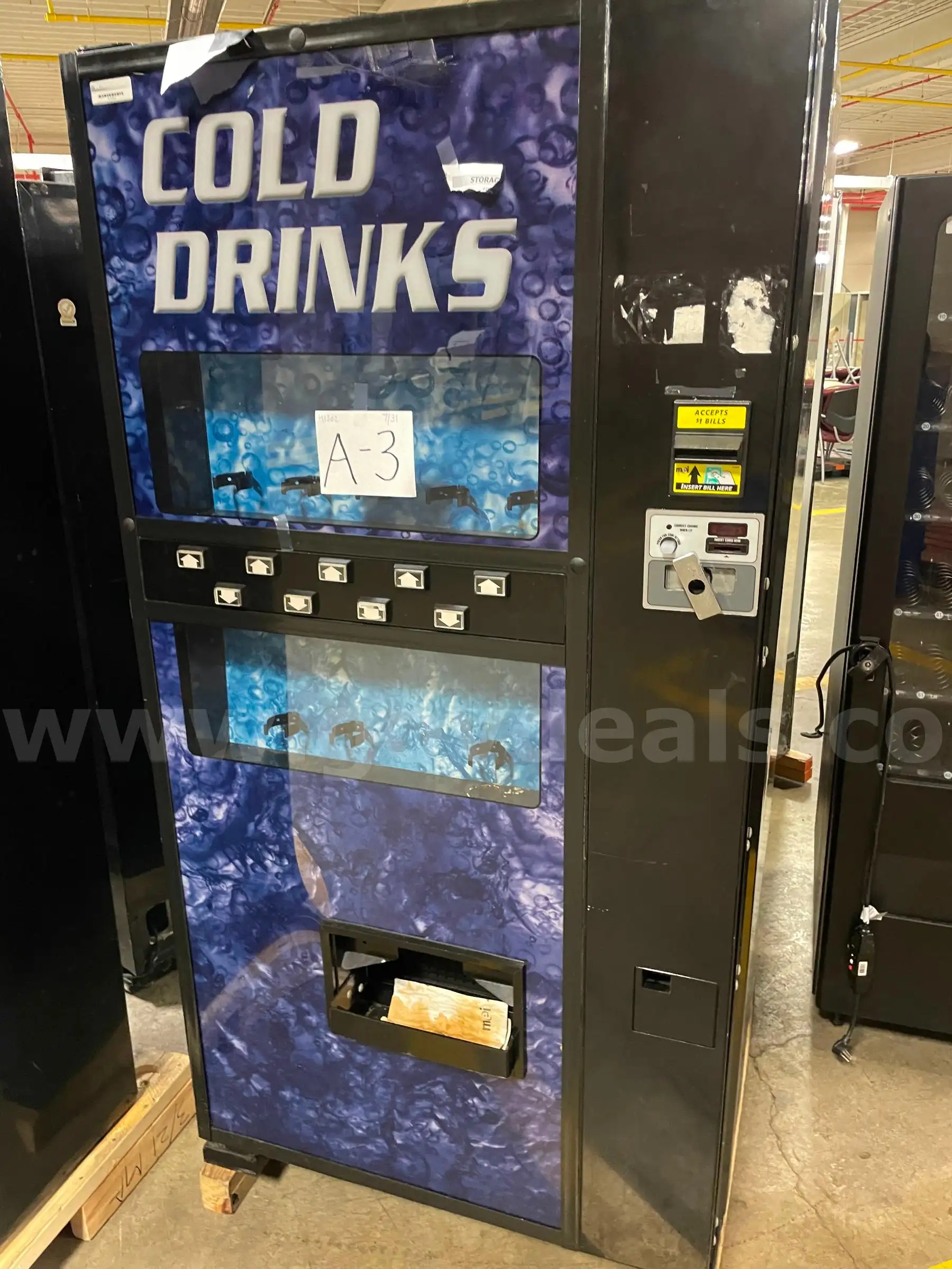 Dixie-Narco Vending Machine Model 501E