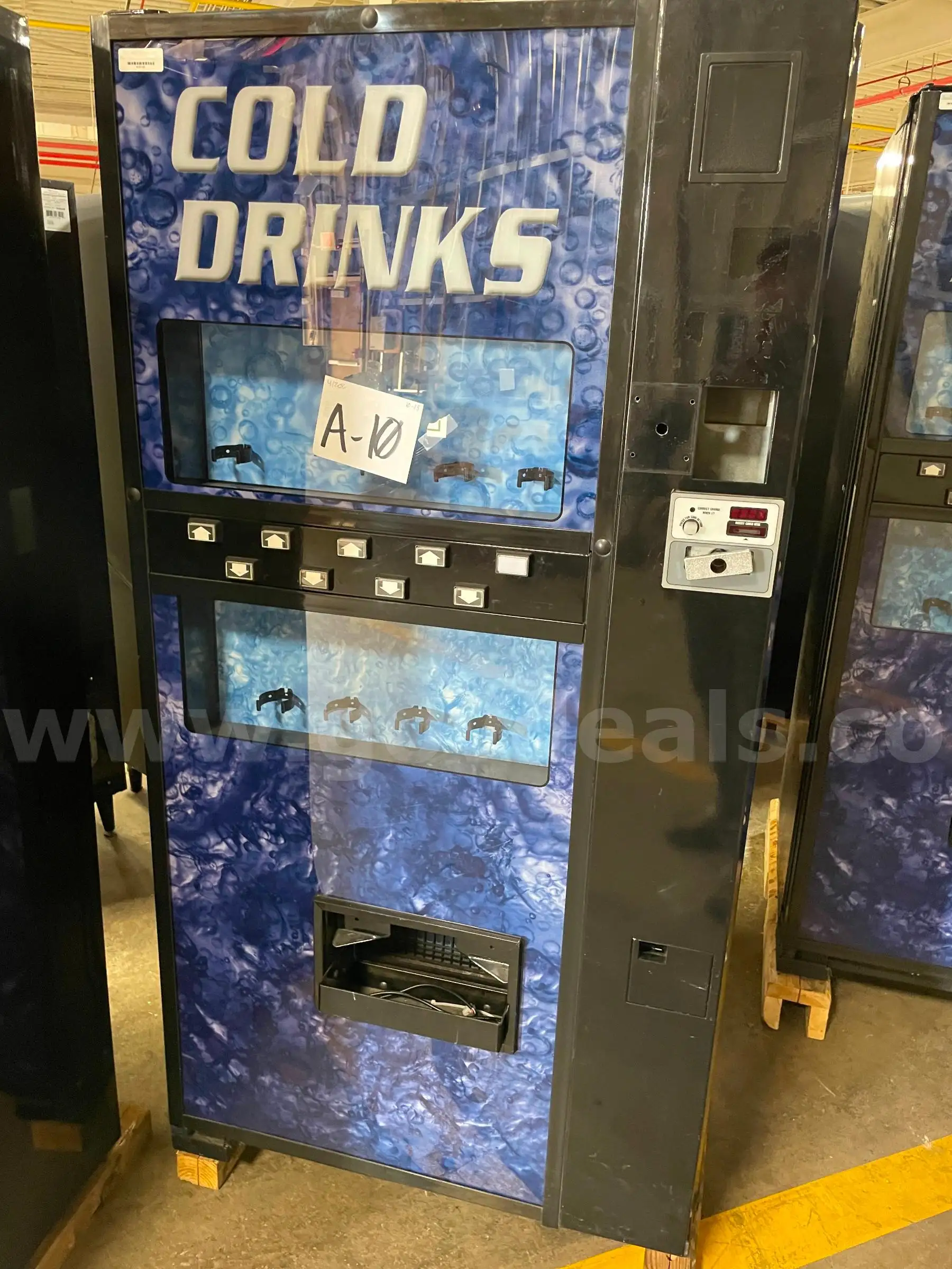 Dixie-Narco Vending Machine Model 501E