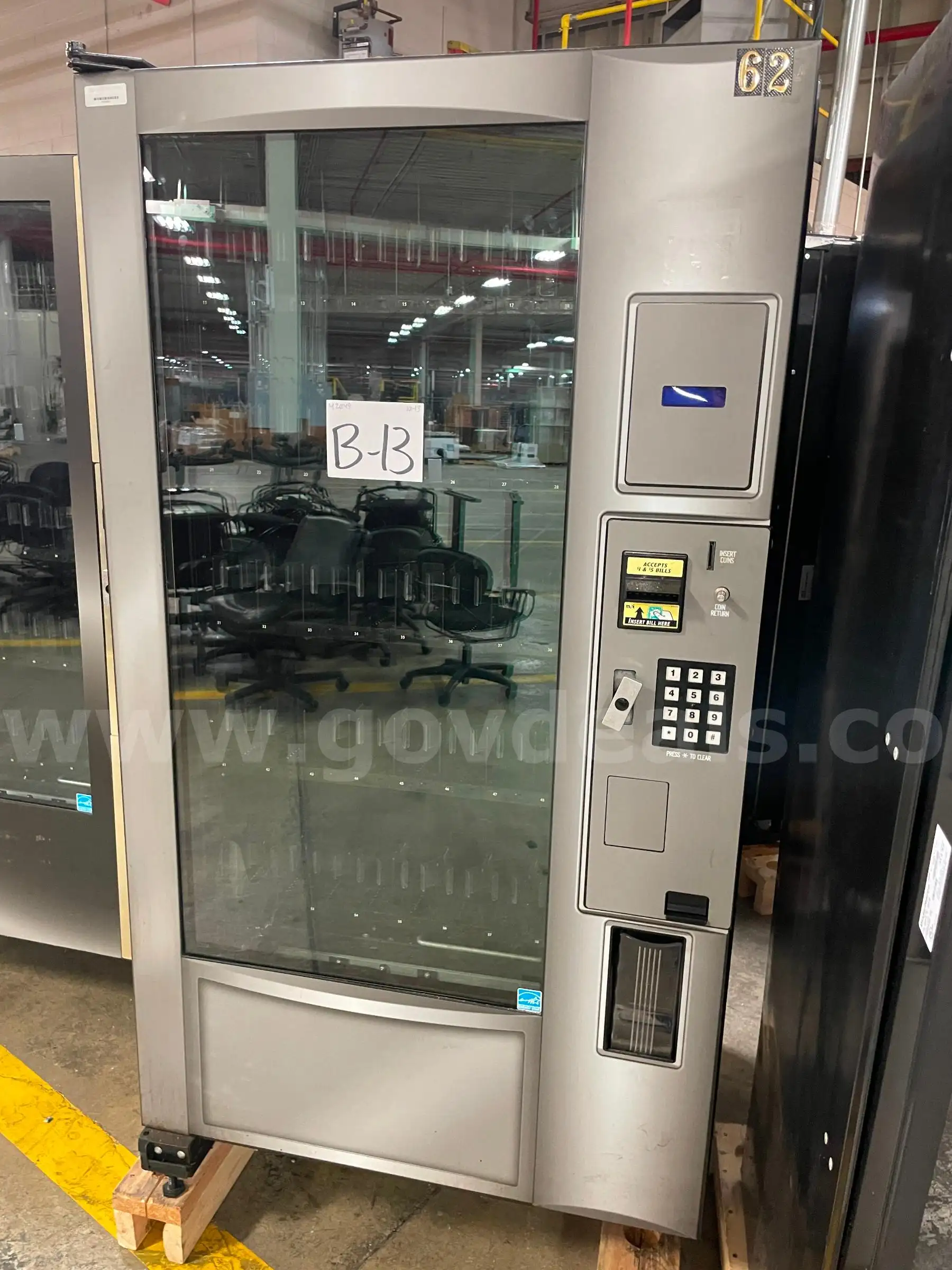 Royal Vendors Vending Machine Model RVRVV-500-64