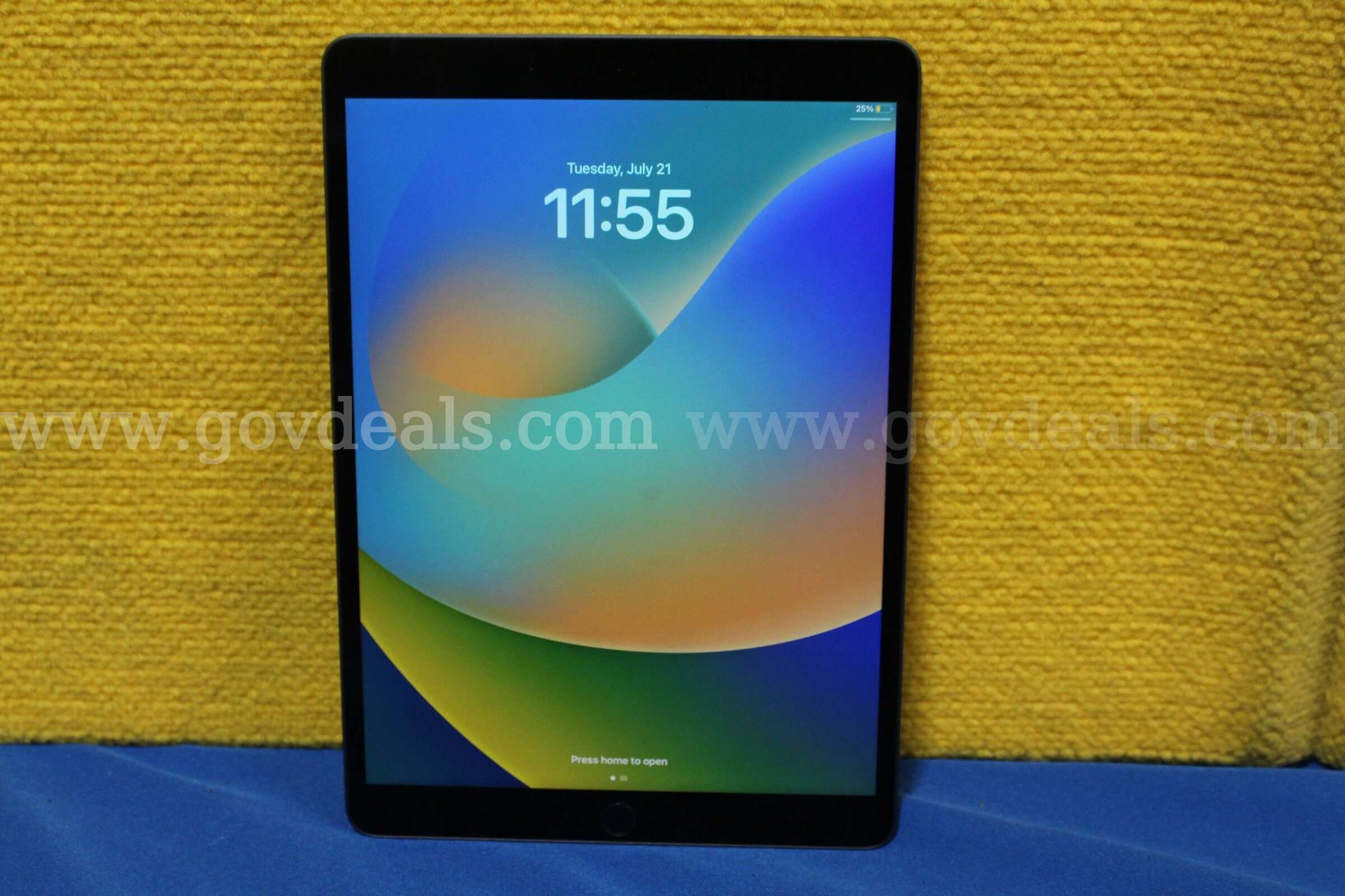 (1) Apple iPad Air (3rd Generation) 10.5