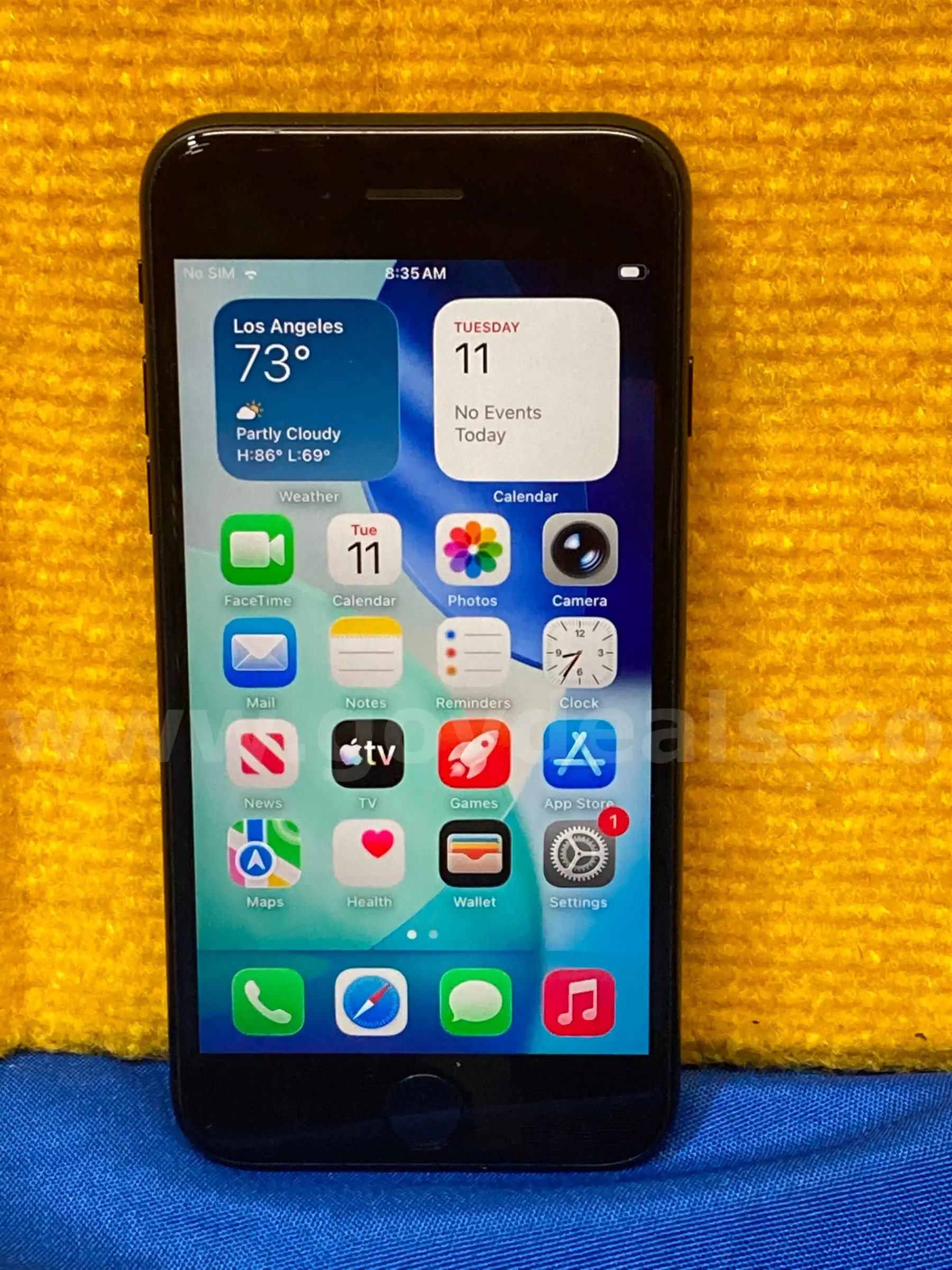 (1) Apple iPhone SE 2nd Generation