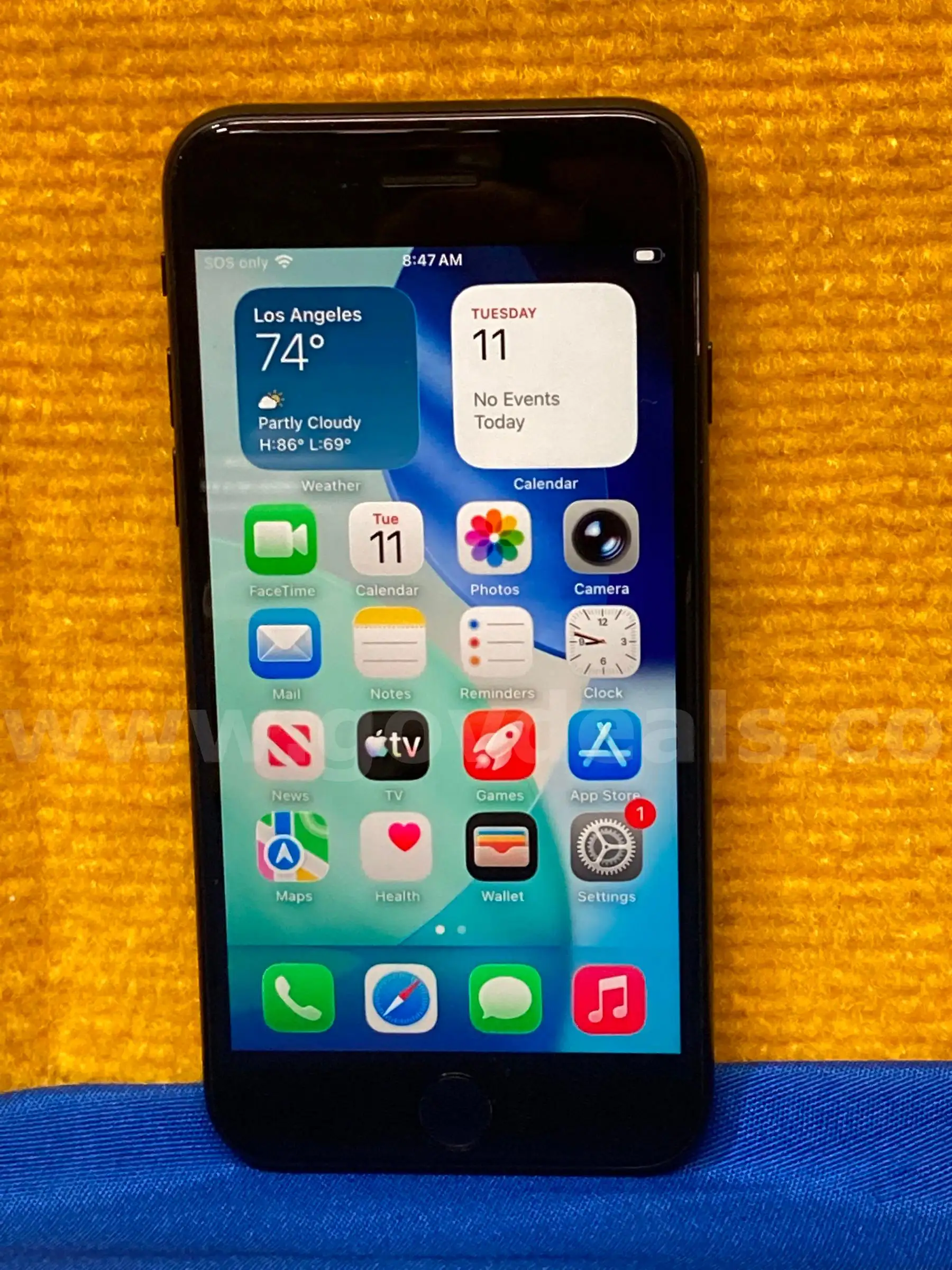 (1) Apple iPhone SE 2nd Generation- 128GB Storage OS 26.6 SIM LOCKED