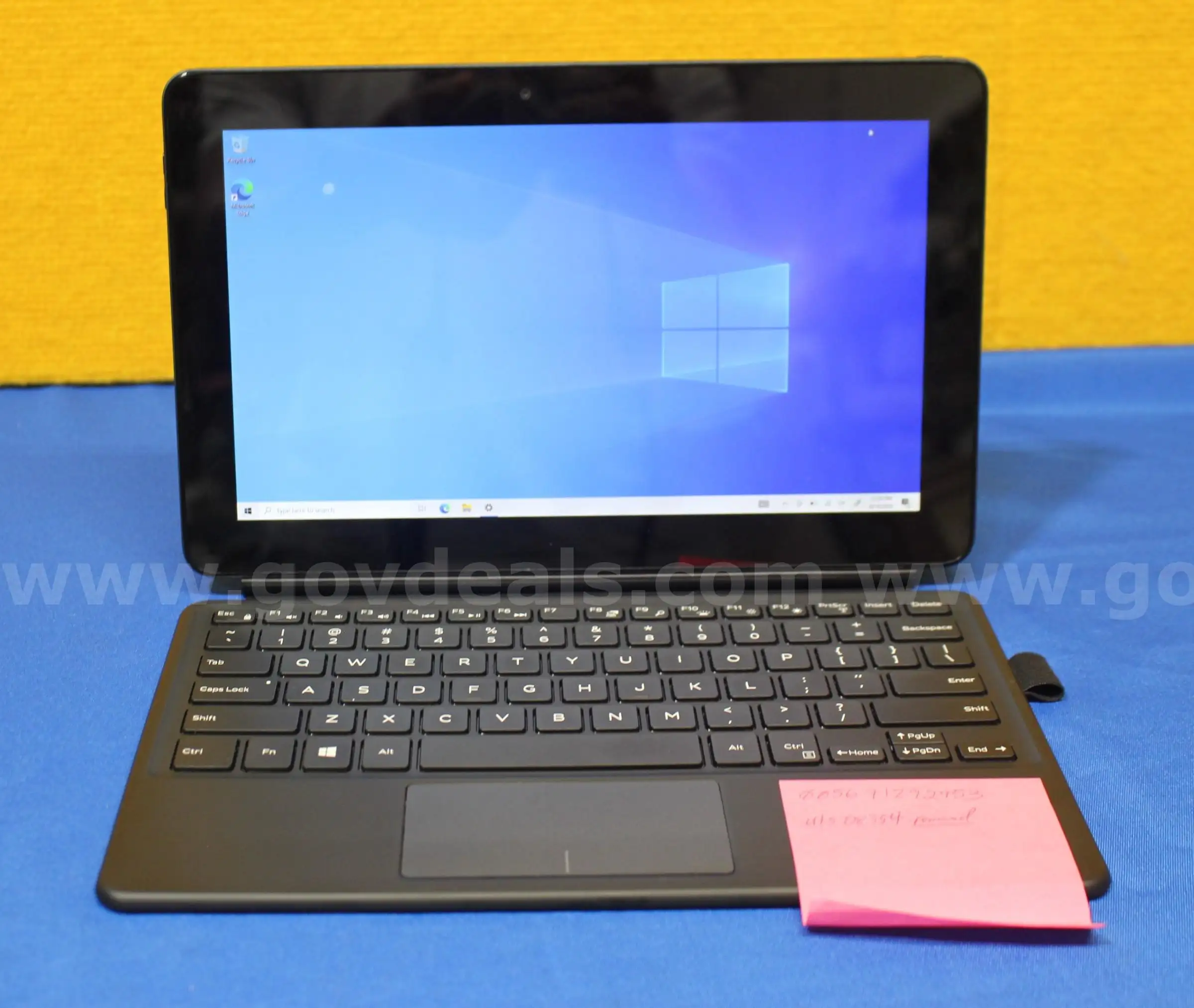 (1) Dell Latitude 5175 10.8 FHD Laptop - Intel m5 8GB RAM 256 SSD OS Windows 10 Home