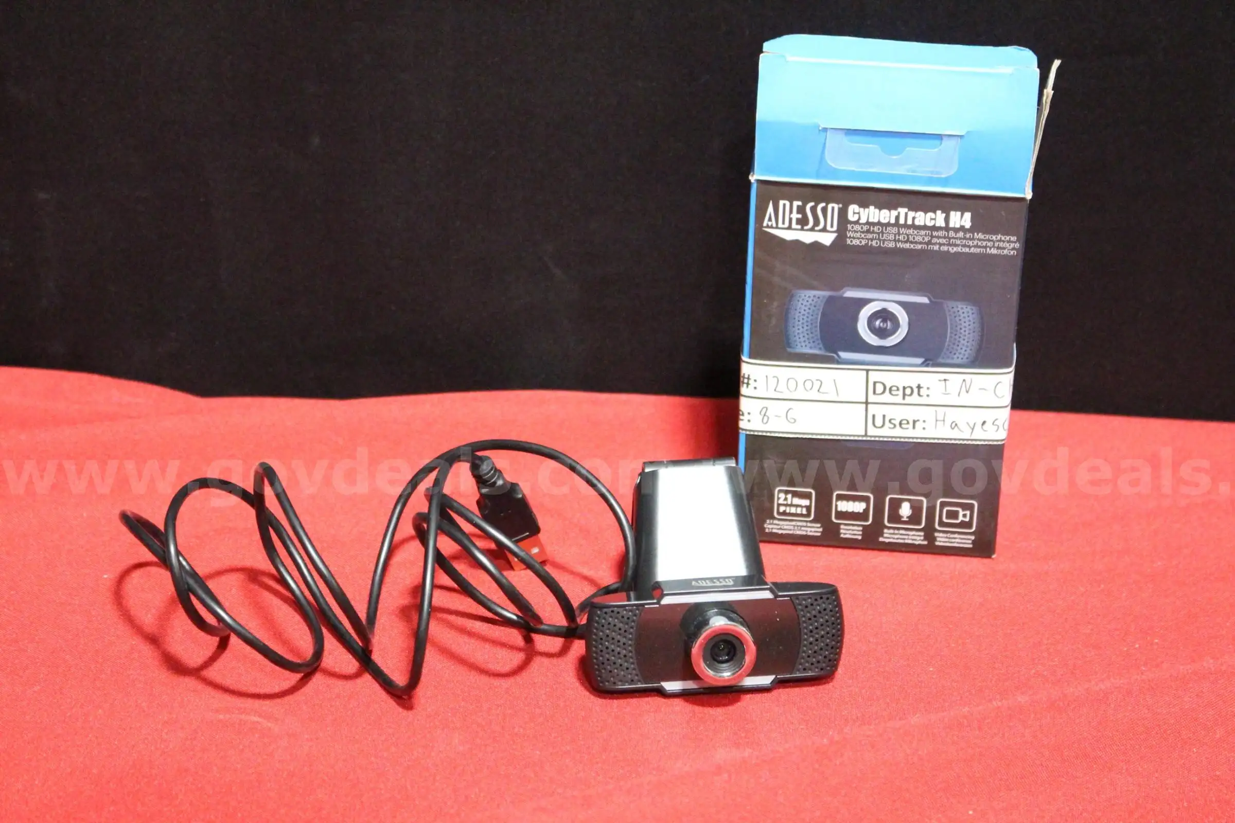 (1) Adesso CyberTrack H4 1080 HD USB Webcam with Built-in Microphone