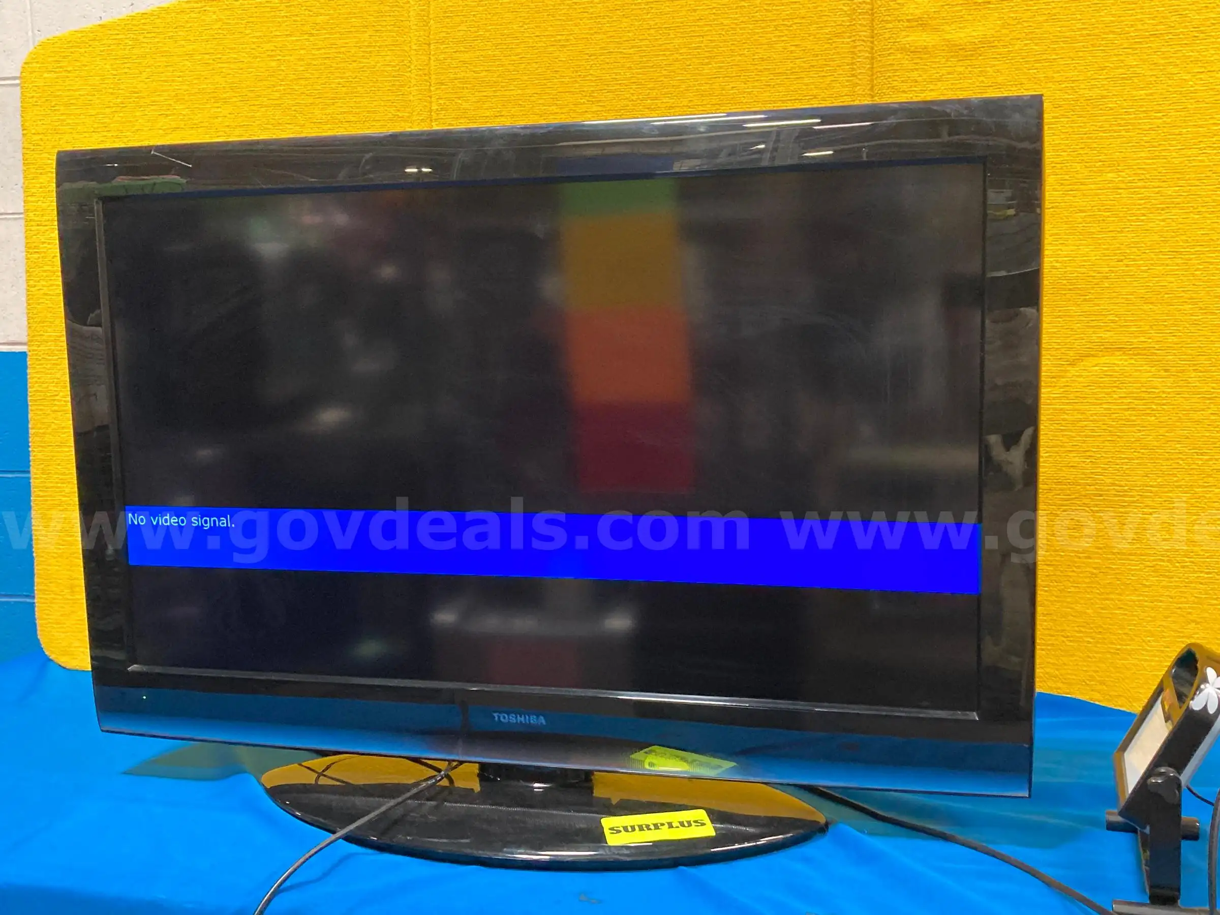 (1) Toshiba Model 40G300U1 - 40 TV