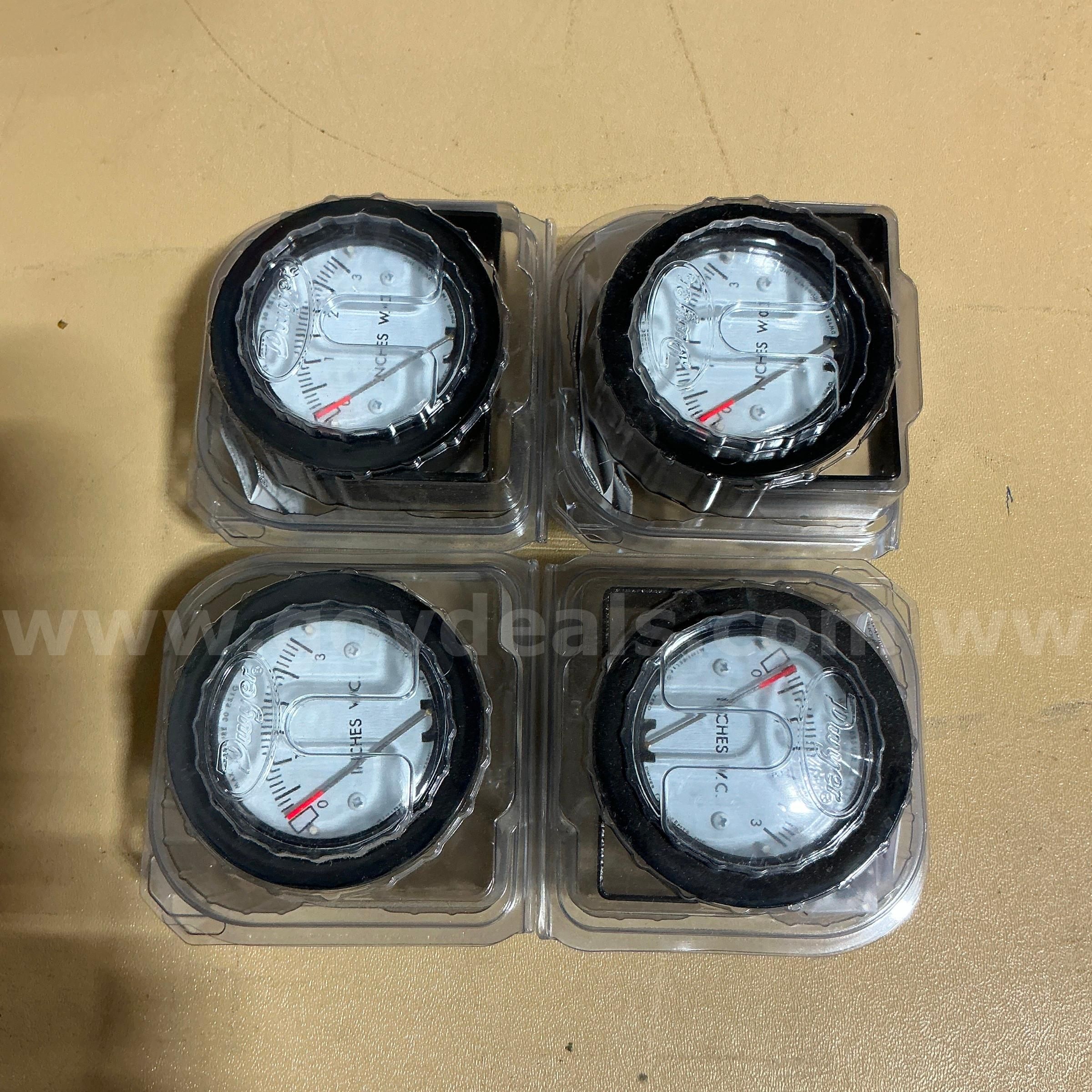 Lot of 4 Dwyer Minihelic II Differential Pressure Gauges 0-3 - Unused