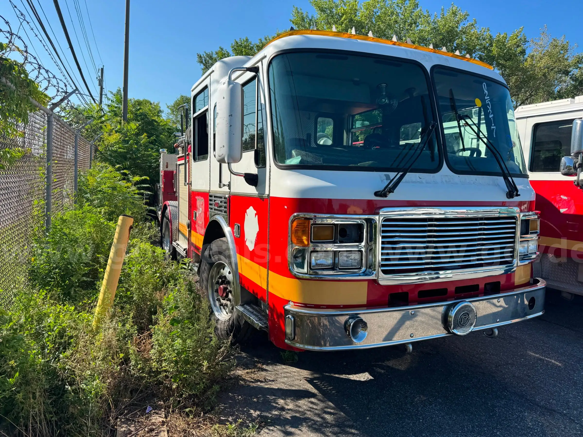 2002 American LaFrance 100 Aerial Ladder Truck LOT2 - 025217 - R