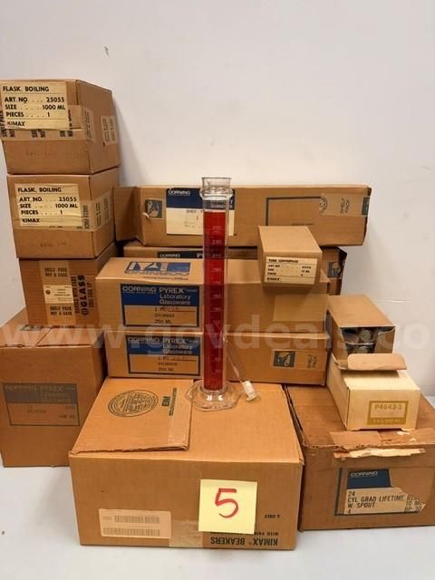 Lot of Laboratory Glassware