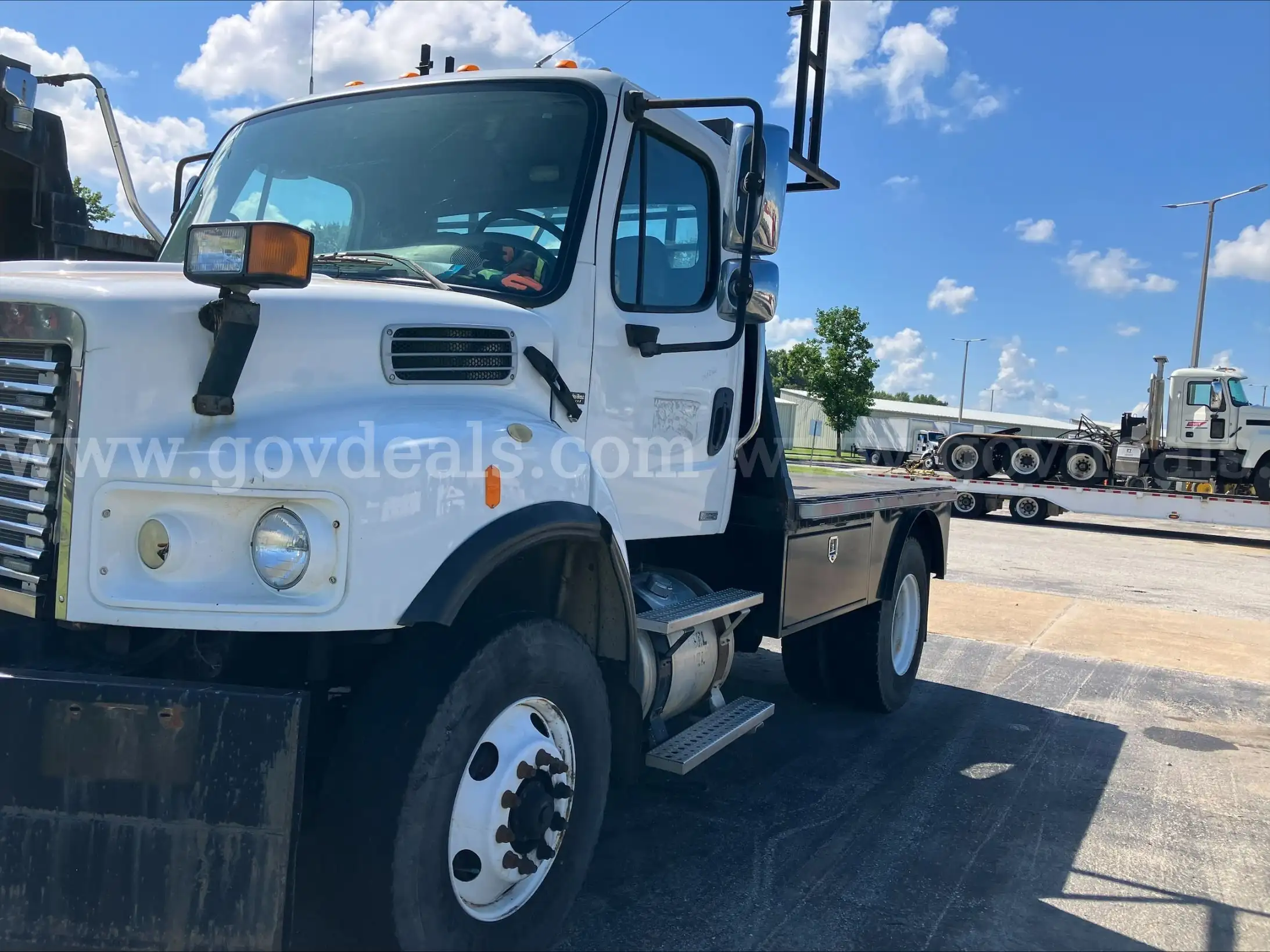2005 FREIGHTLINER M2106