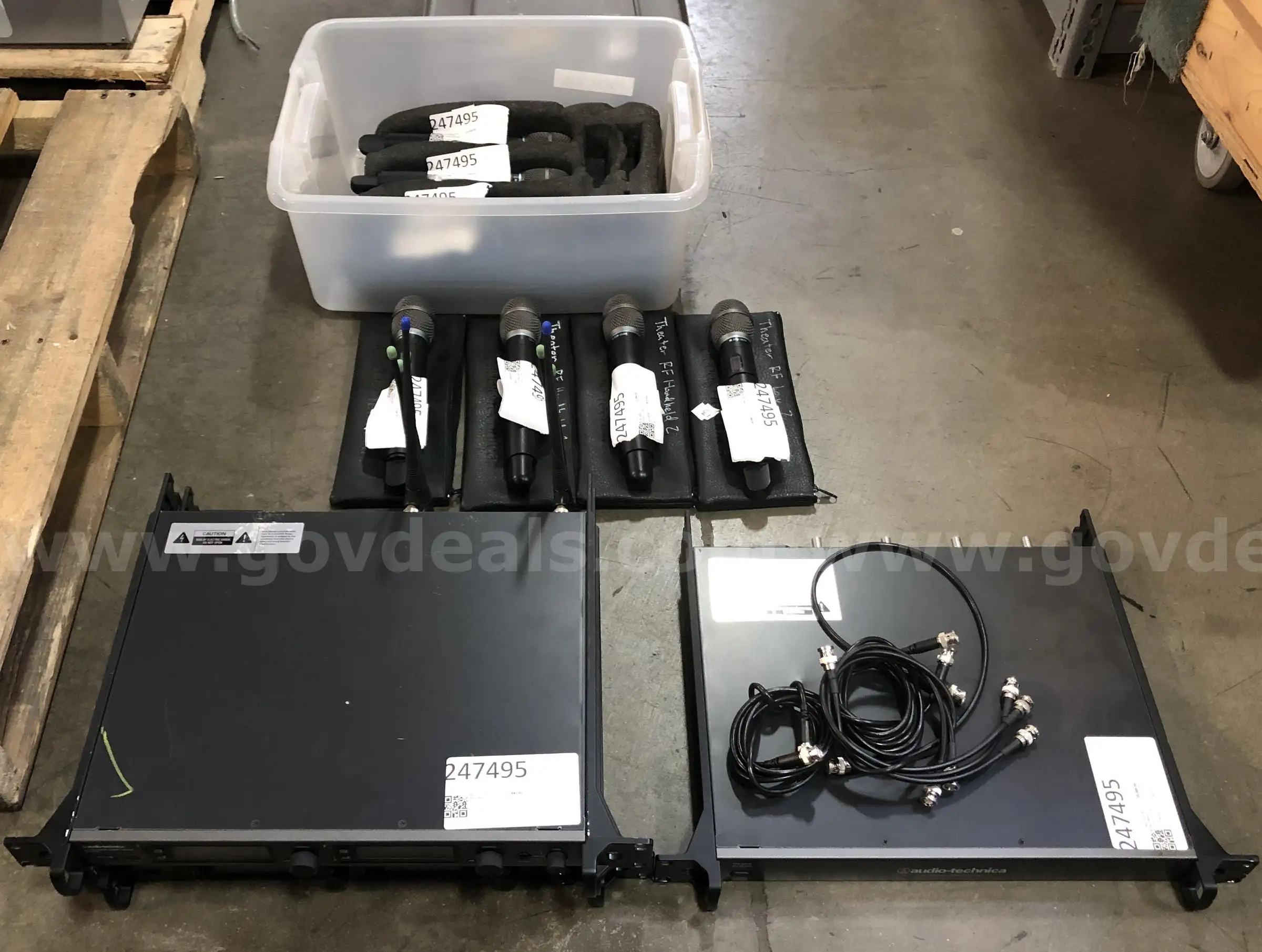 MICROPHONE ANTENNA DISTRIBUTION SYSTEM WIRELESS