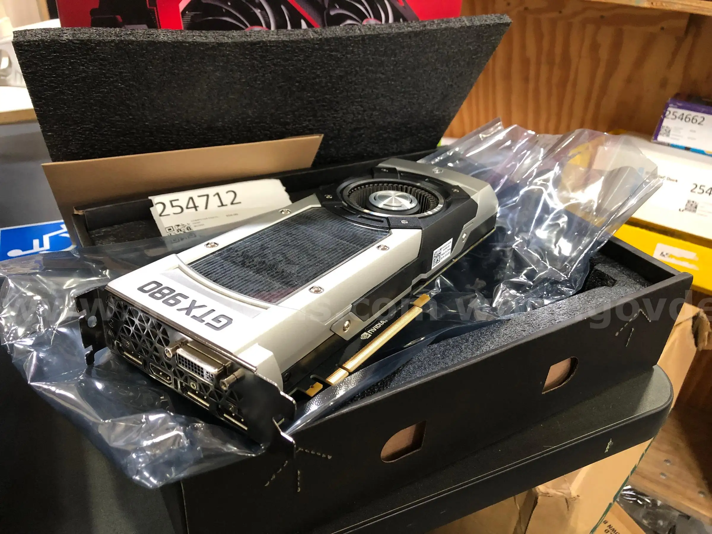 COMPUTER PARTS GRAPHICS CARD 4GB GDDR5