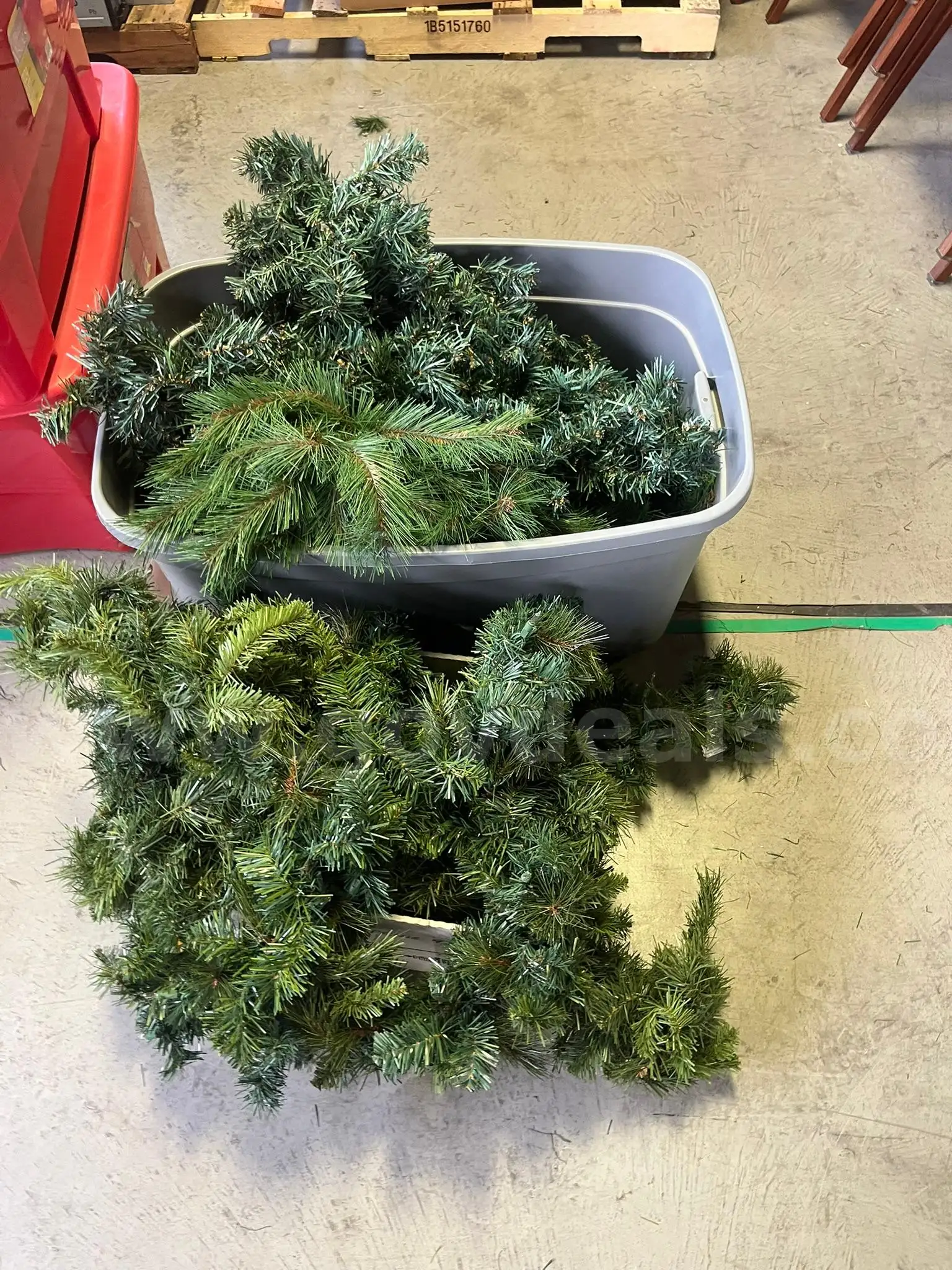 MSU Lot # 9288- Lot of Misc. Christmas Garland with Lights