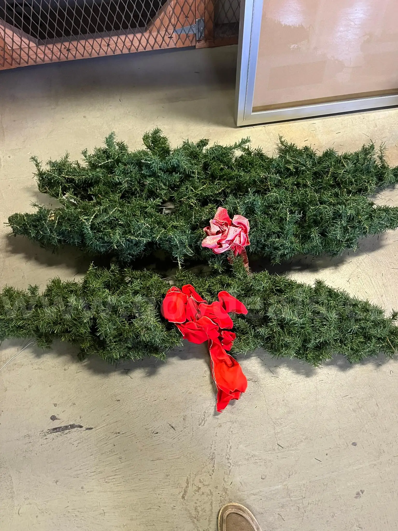 MSU Lot # 9296- Lot of 3 - 4 Christmas Door Swags