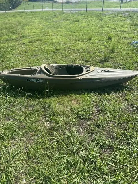 1 Sundolphin Kayak