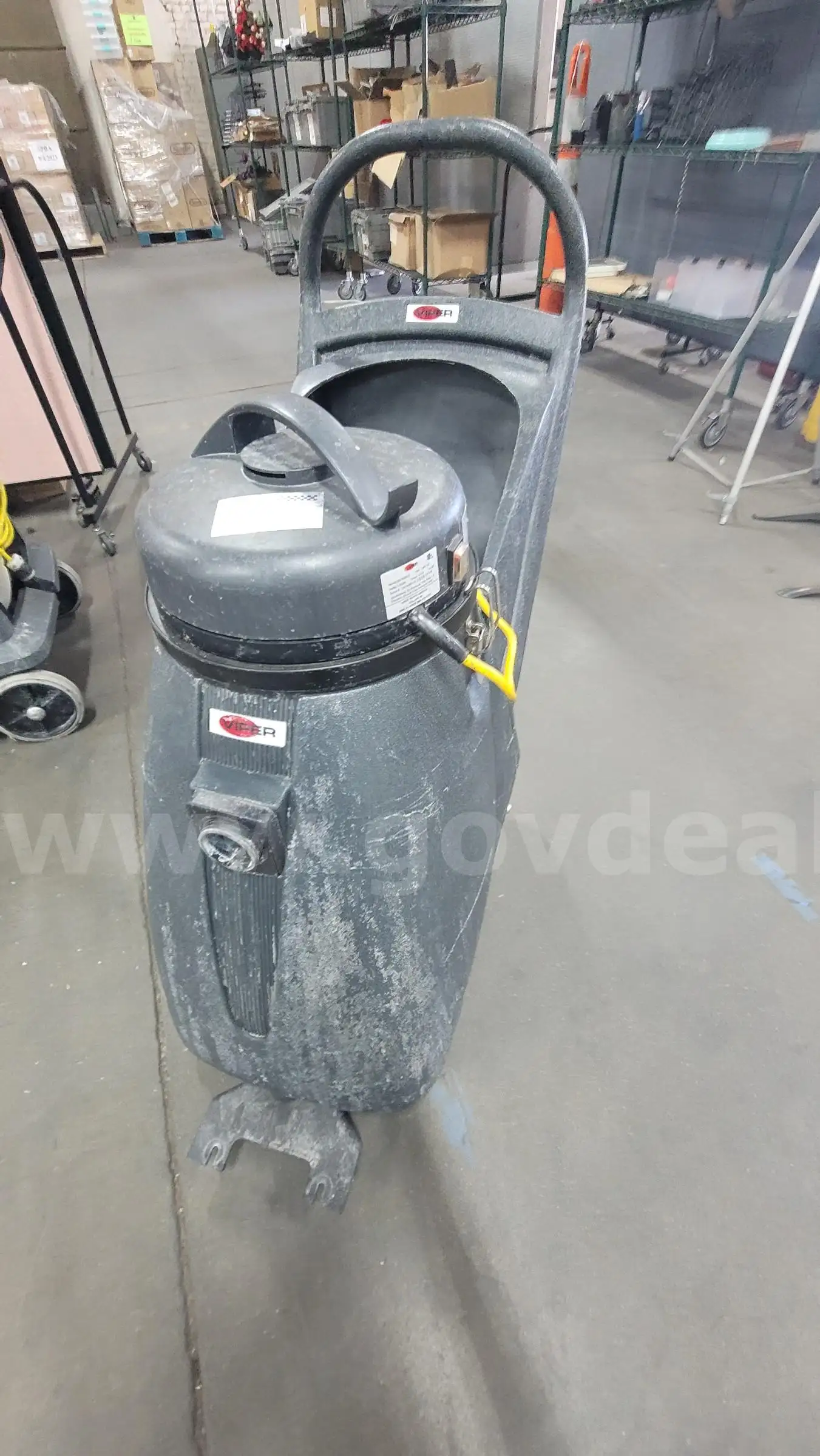 **** VIPER COMMERCIAL WET AND DRY VACUUM **** (I)
