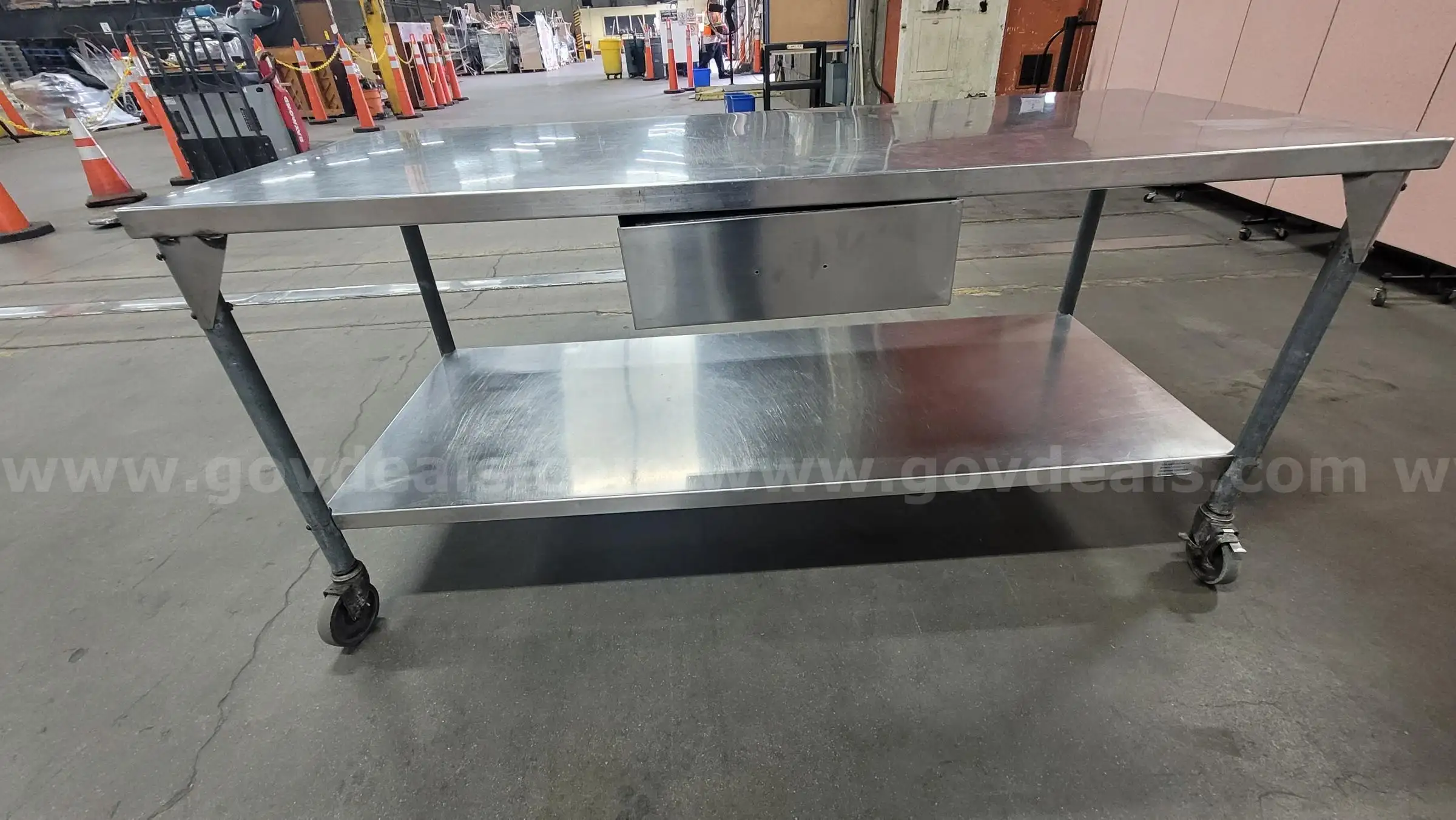 **** STAINLESS STEEL COMMERCIAL KITCHEN TABLE **** (I)