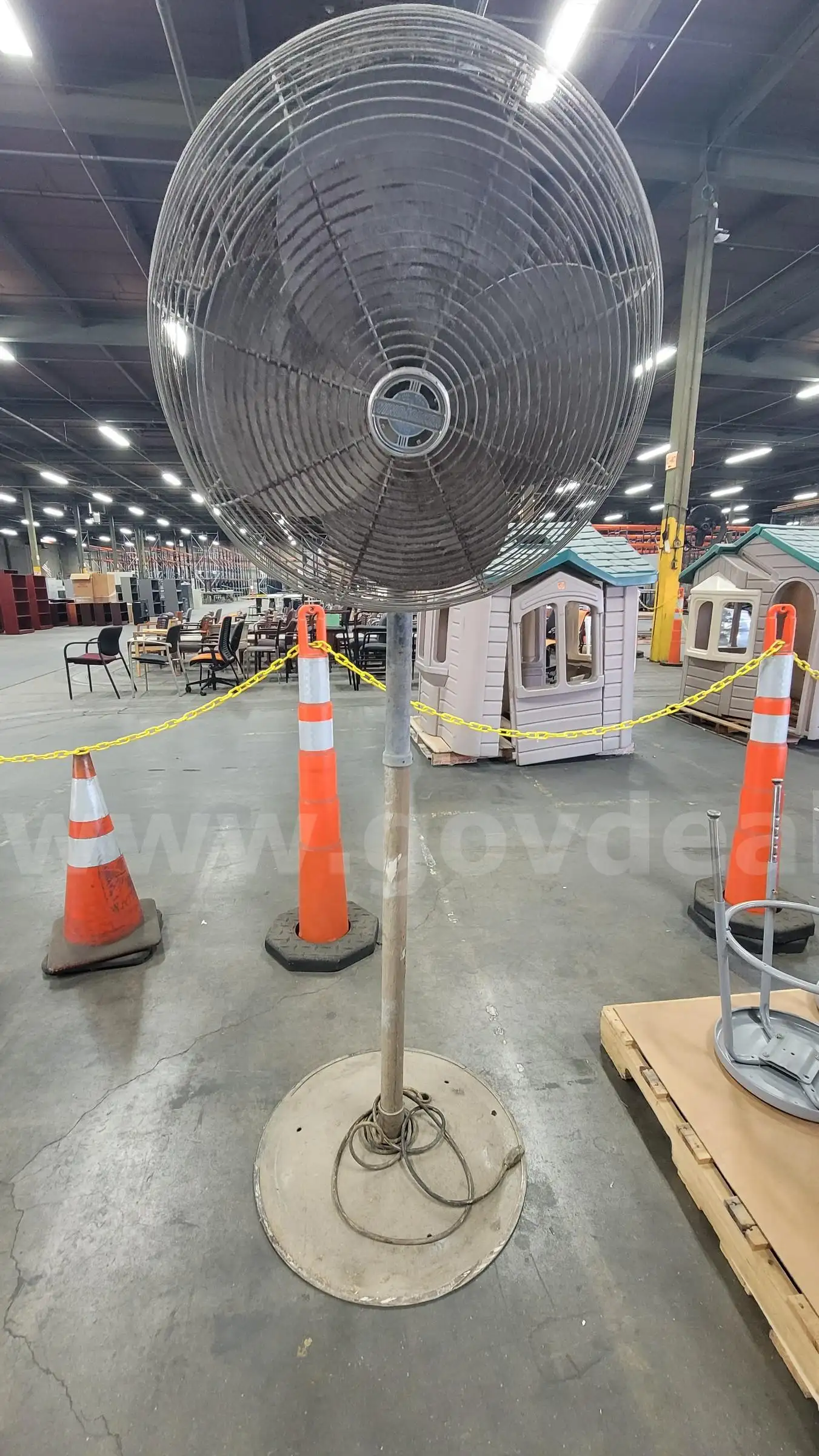 **** WINDMAKER INDUSTRIAL FAN **** (I)