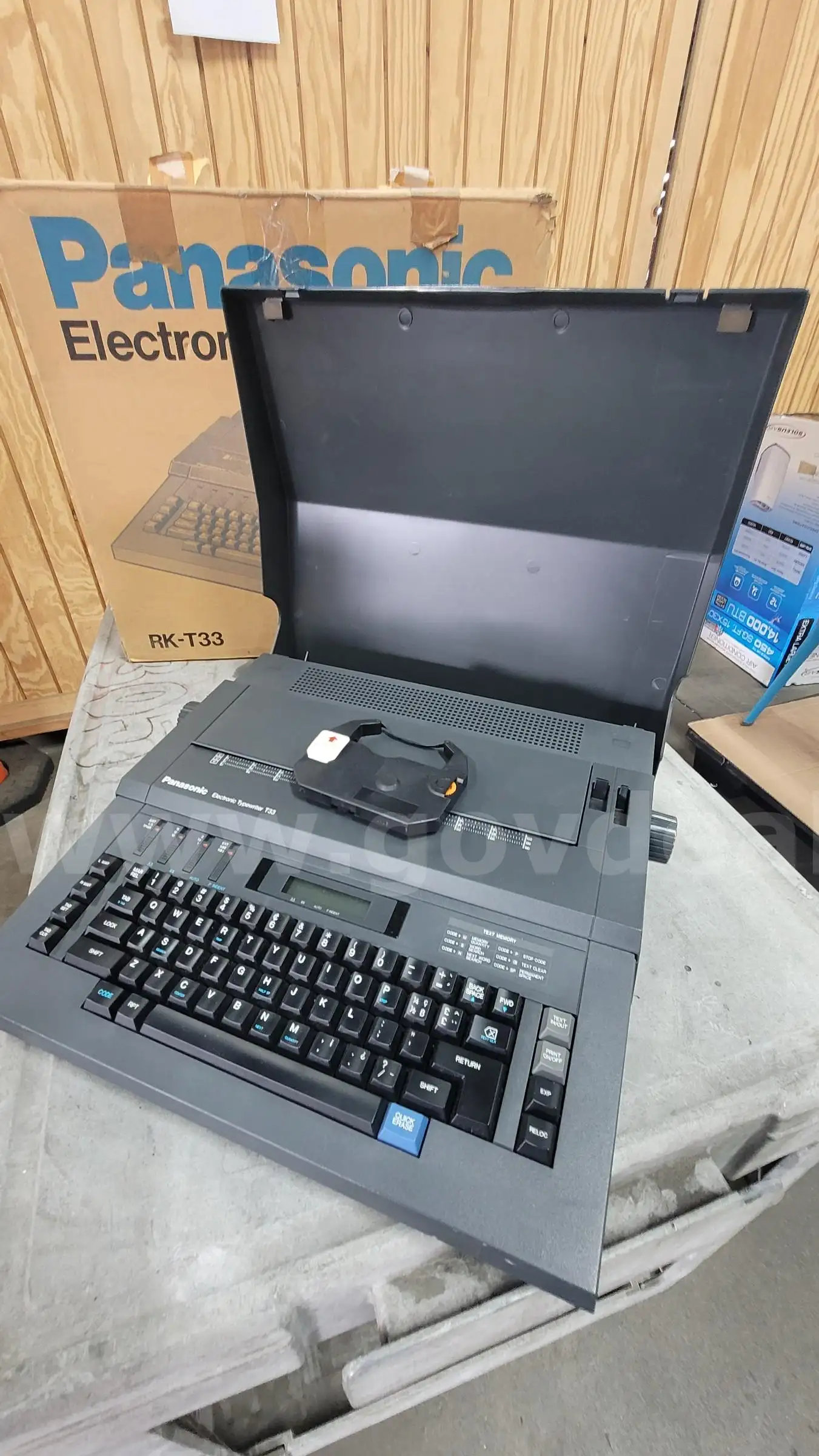 **** PANSONIC ELECTRONIC TYPEWRITER T33 **** (I)