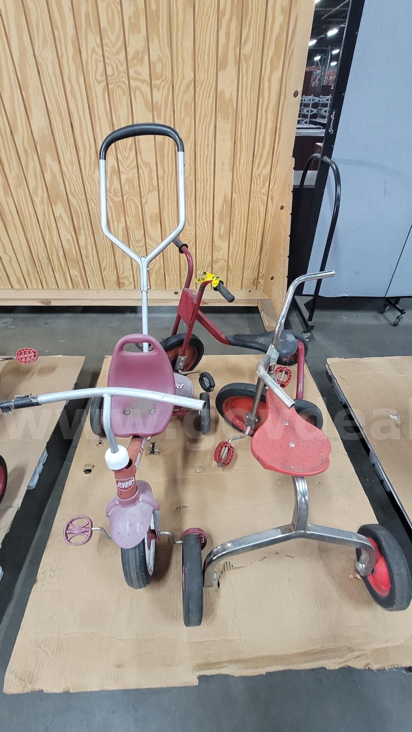****KIDS TRICYCLE 3 UNITS **** (I)