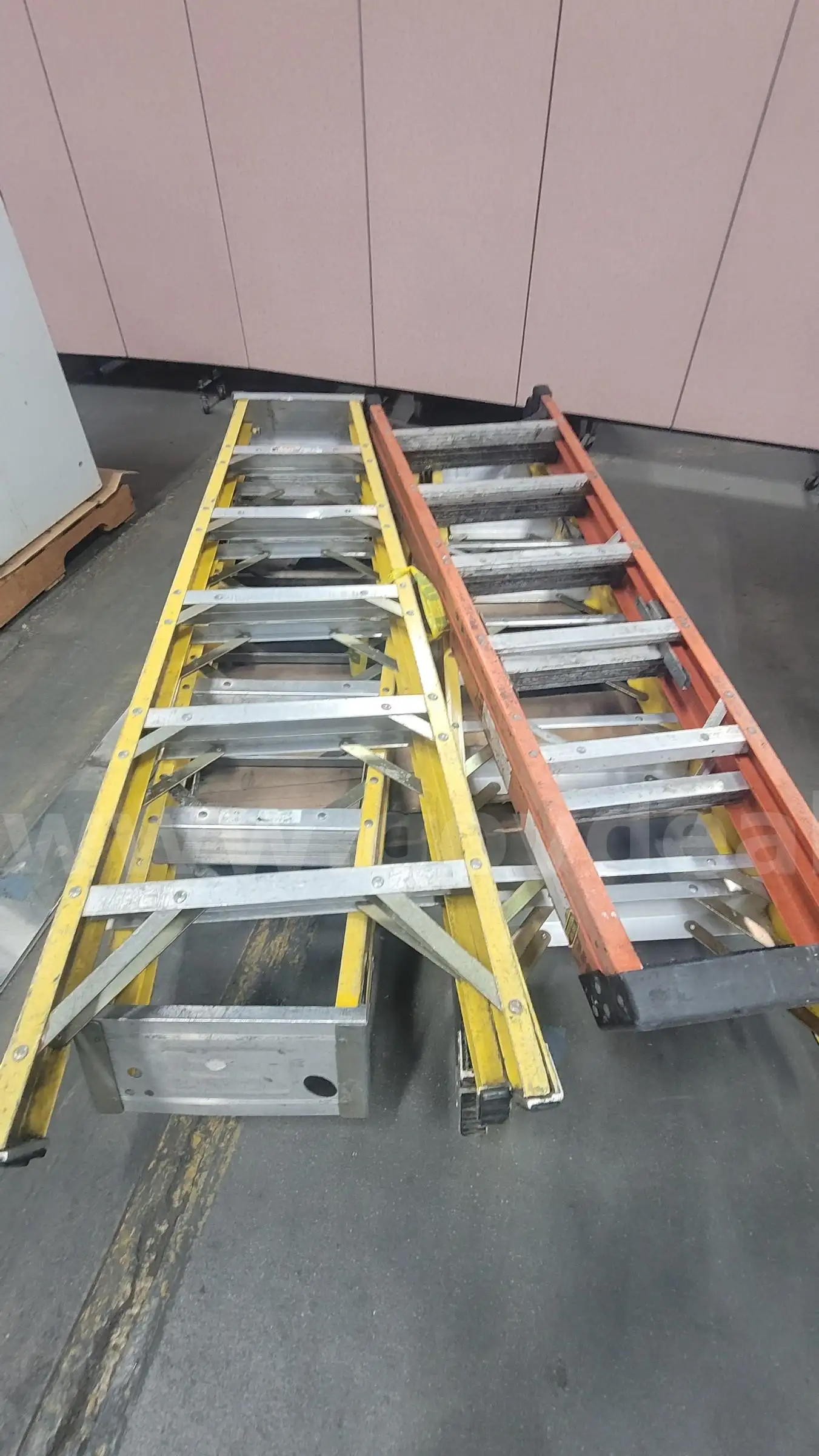 **** ASSORTED LADDER 7 UNITS **** (I)