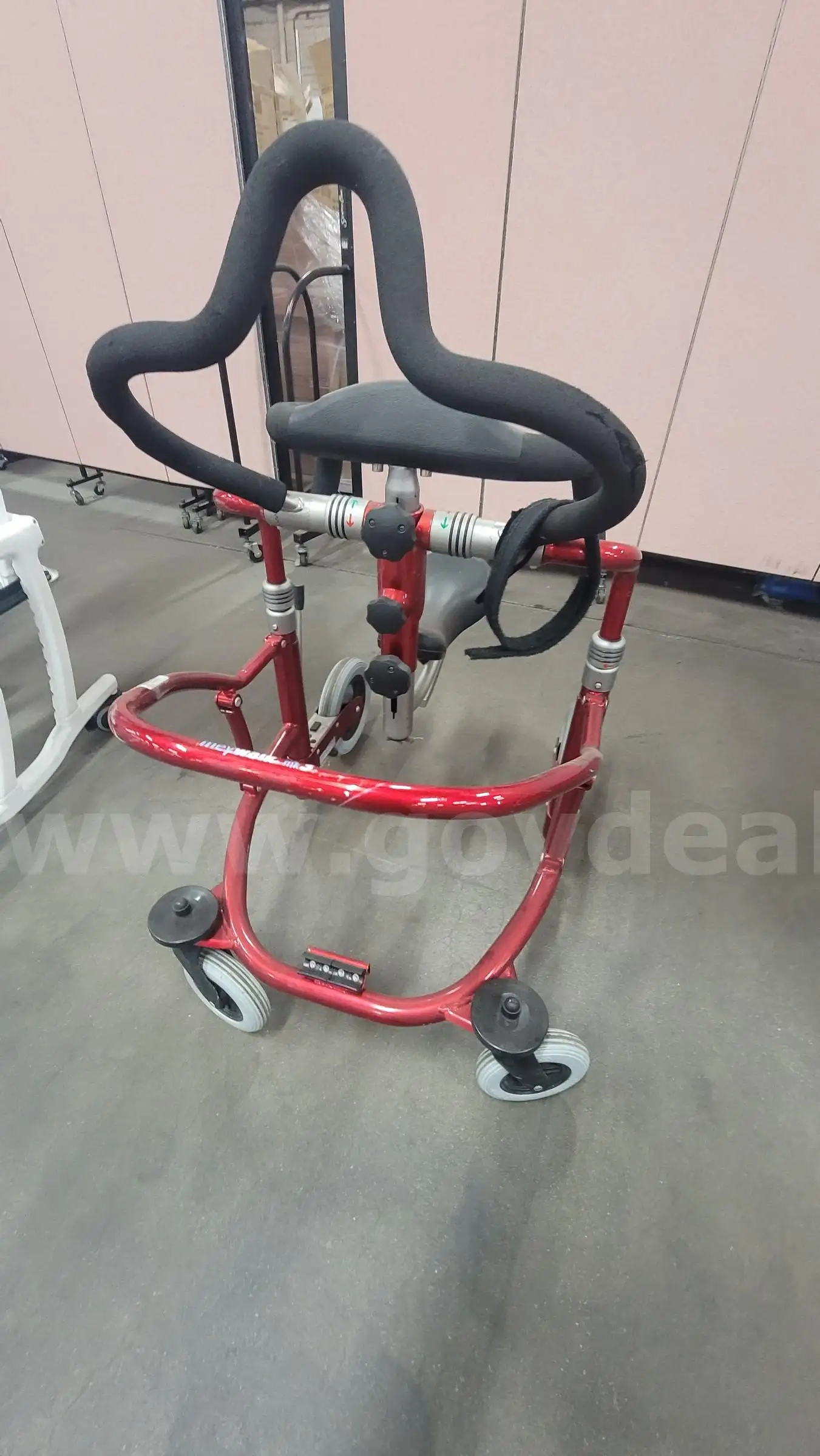 **** MEYWALK 3 WALKER WITH SEAT **** (I)