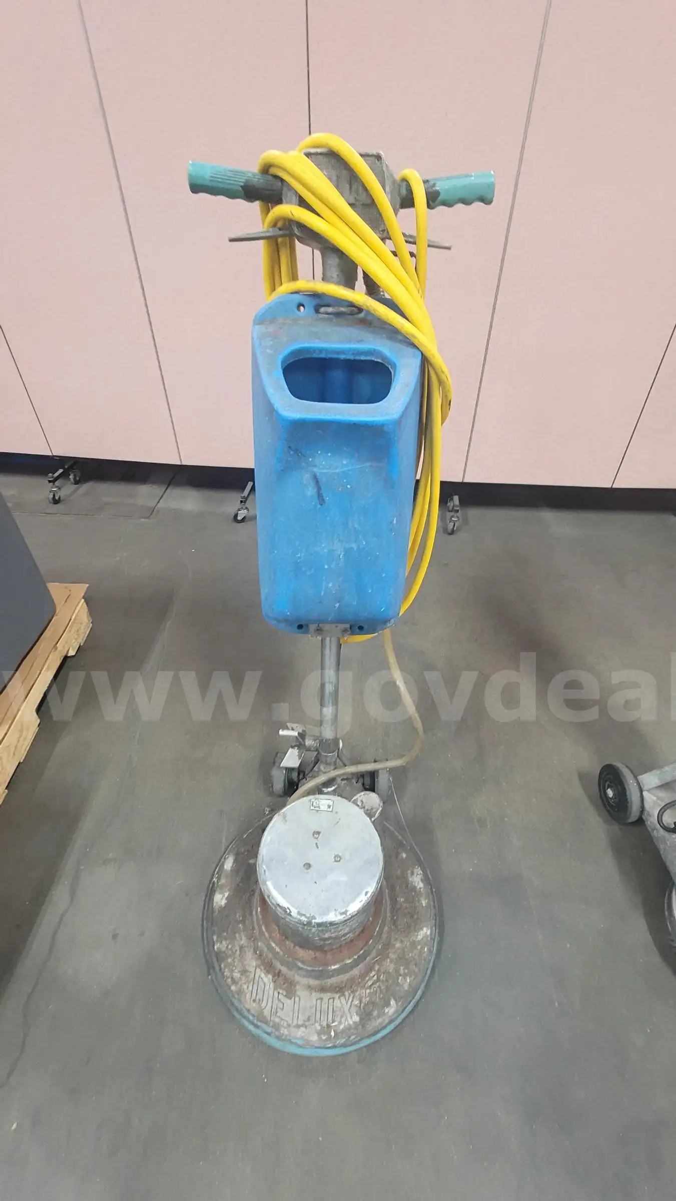 **** DELUX COMMERCIAL FLOOR POLISHER **** (I)