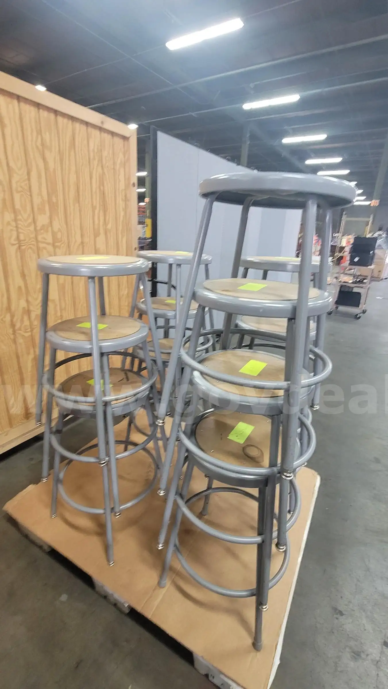 **** STOOLS WITH ROUND SEAT BY LOT OF 13 **** (I)