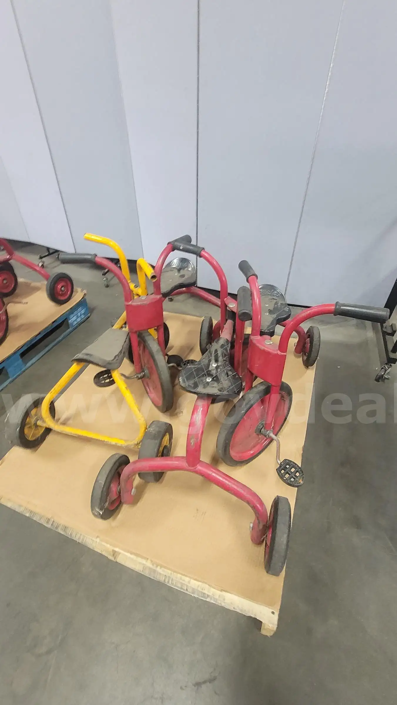 **** 4 UNITS SILVER RIDER ANGELES KIDS TRICYCLE **** (I)