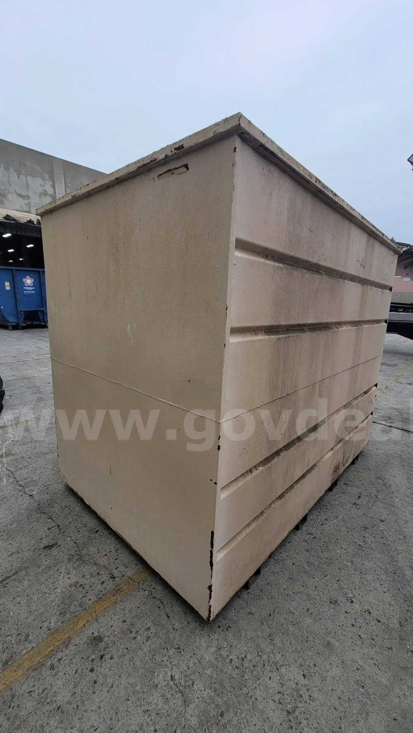 **** METAL STEEL STORAGE CONTAINER 8 FOOTER **** (I)