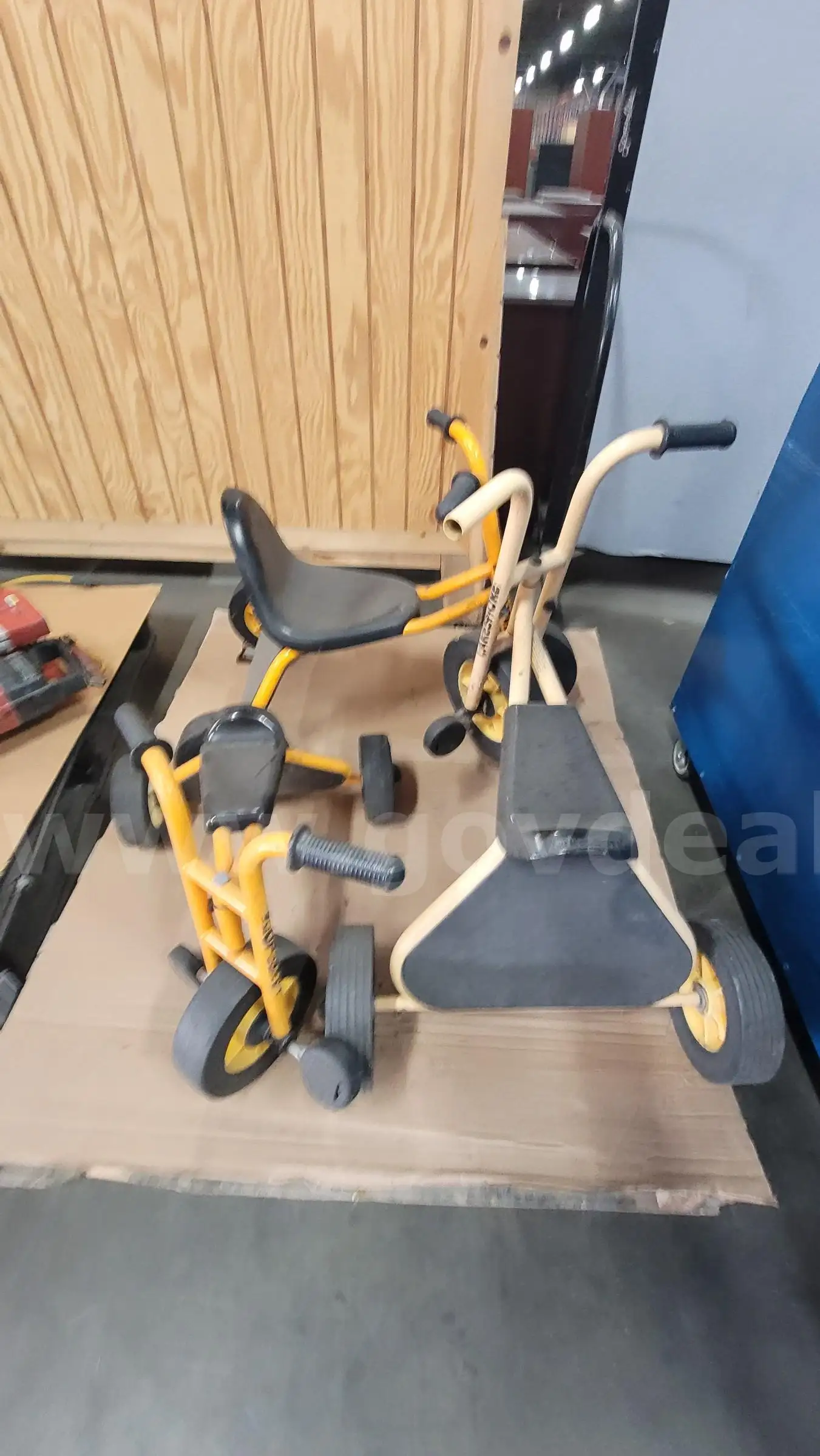 **** 3 UNITS LAKESHORE KIDS BIKE **** (I)