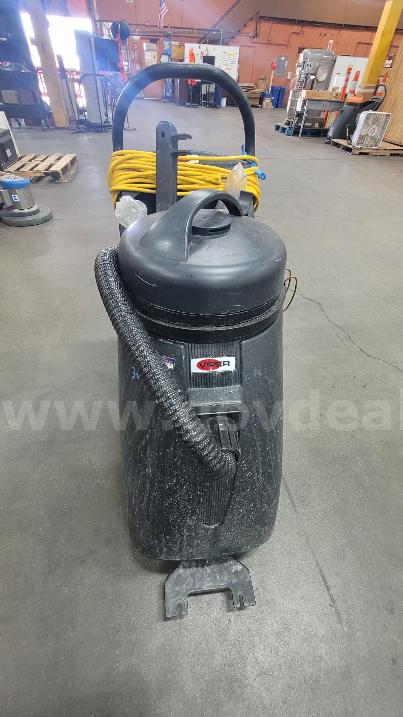 **** VIPER WET DRY VACUUM CLEANER **** (I)