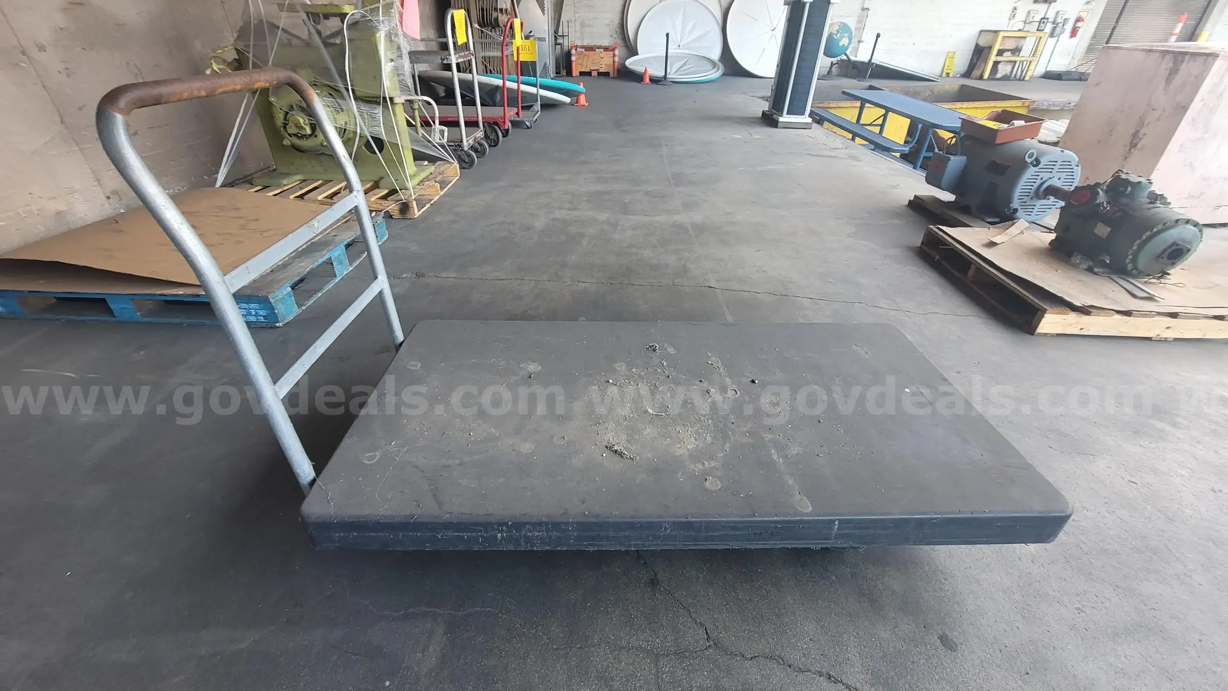 **** INDUSTRIAL PLATFORM STEEL CART **** (ED)