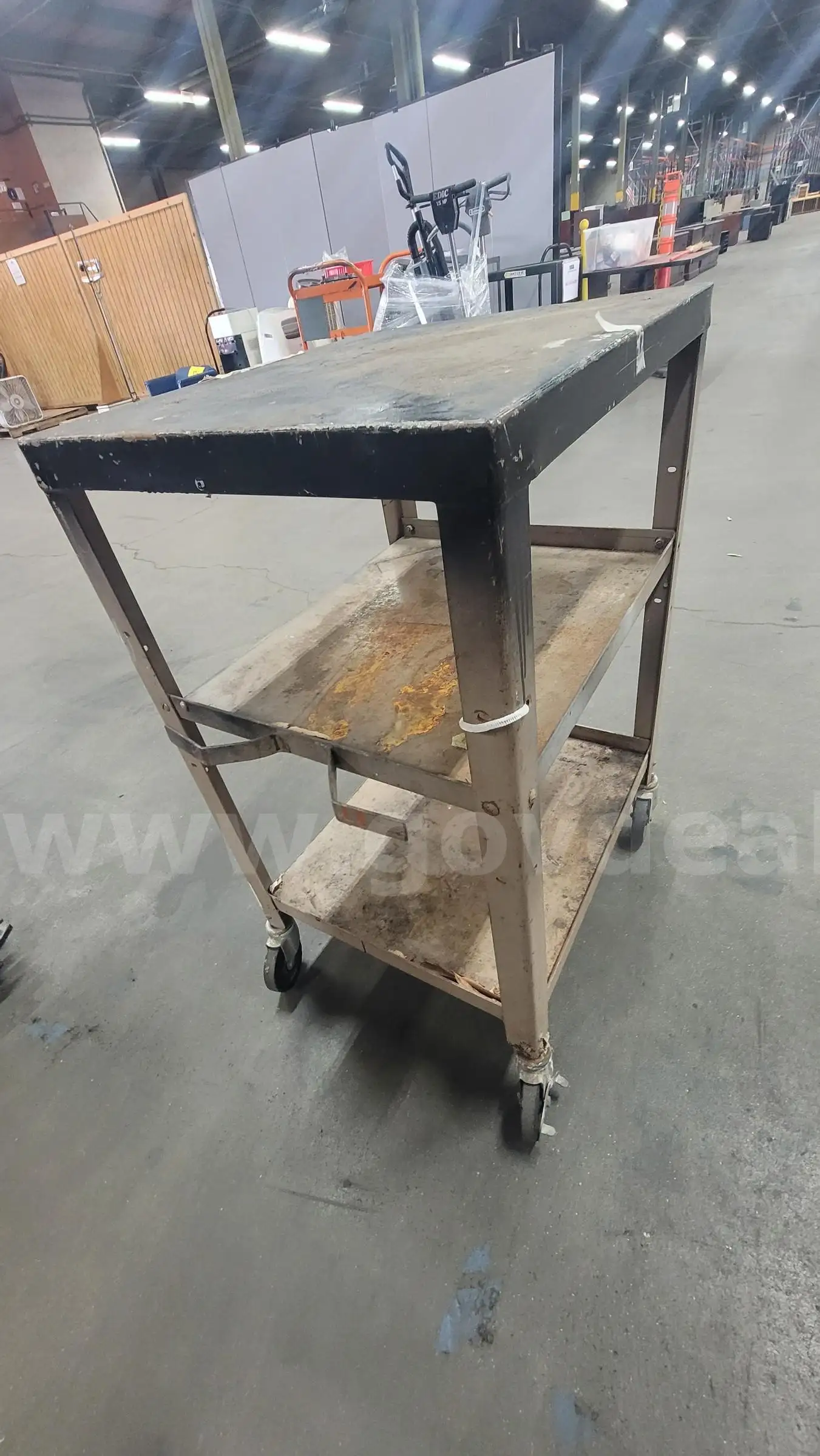 **** 3 TIER ROLLING METAL UTILITY CART **** (I)