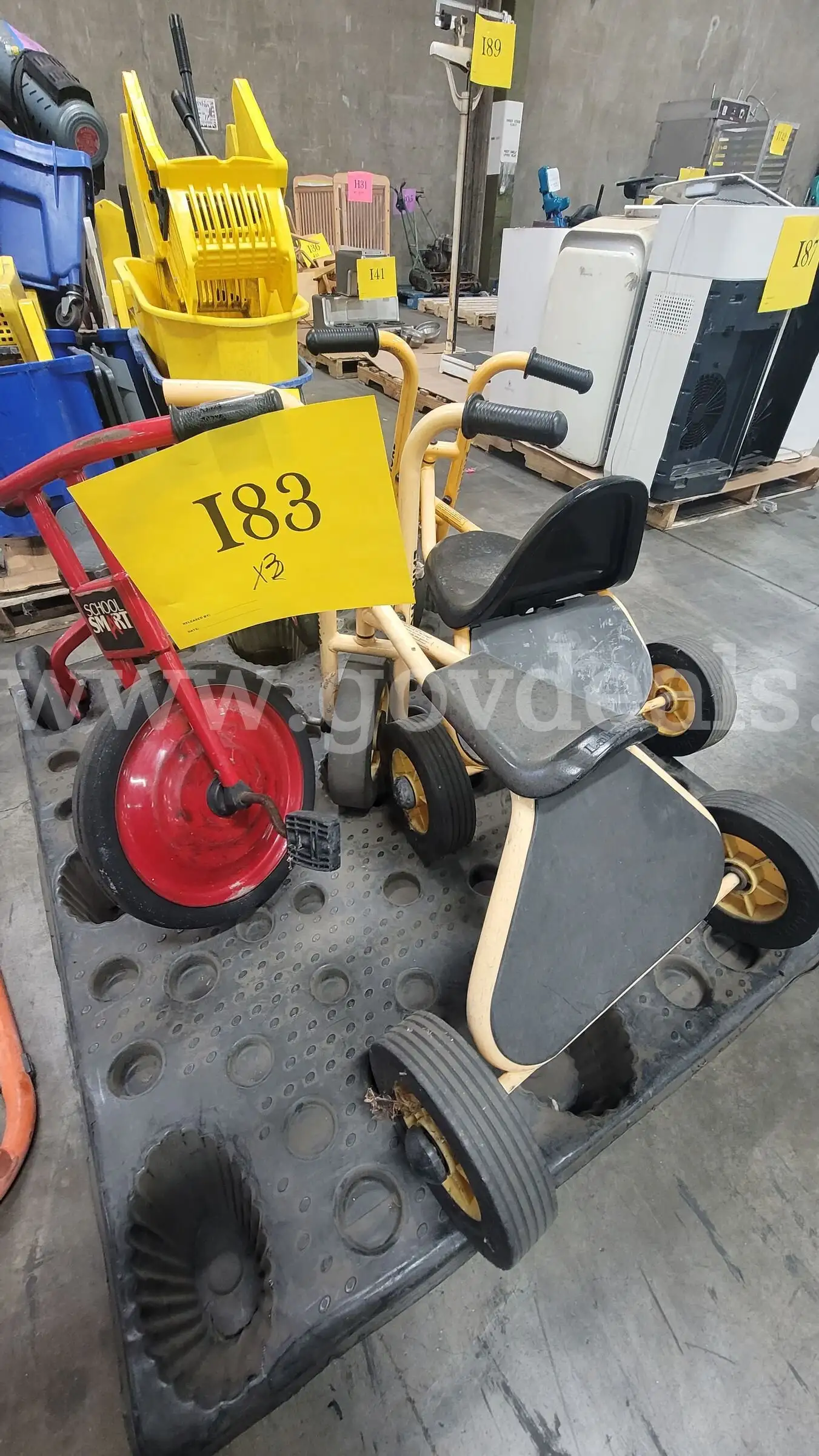 **** KIDS TRICYCLE 3 UNITS **** (I)