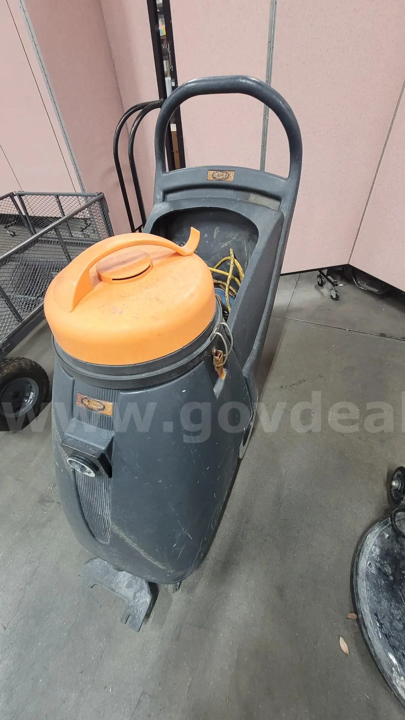 **** SSS WET AND DRY VACUUM **** (I)