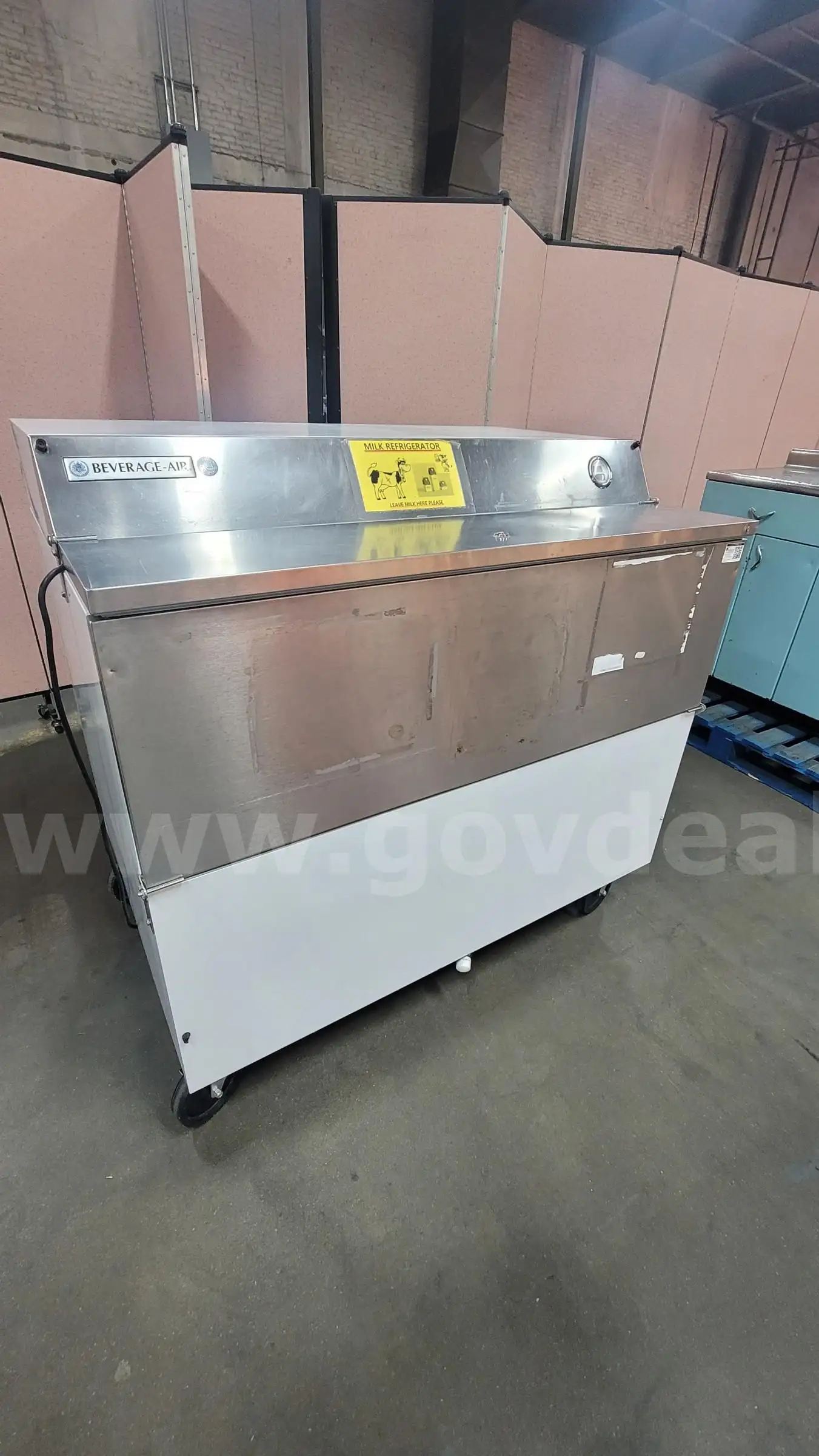 **** BEVERAGE AIR MILK COOLER **** (I)