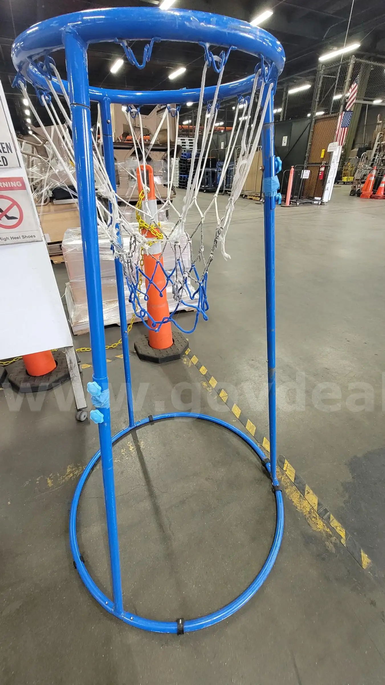 **** TODDLER BASKETBALL HOOP **** (I)