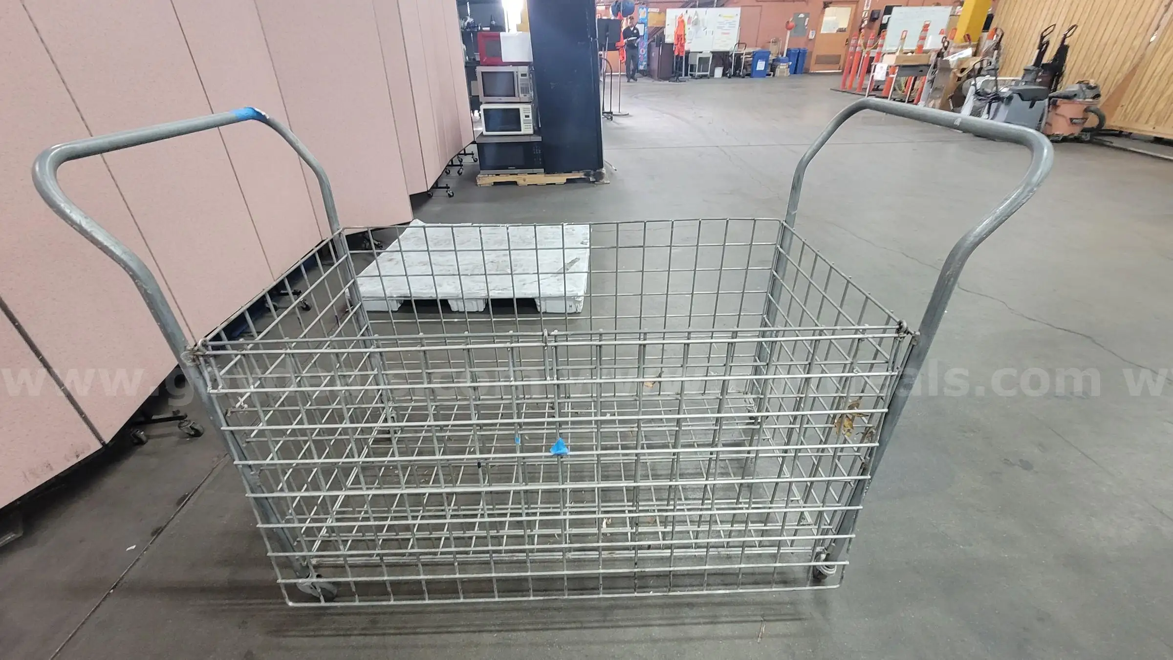 **** HEAVY DUTY WIRE MESH CAGE CART BALL BOX **** (I)