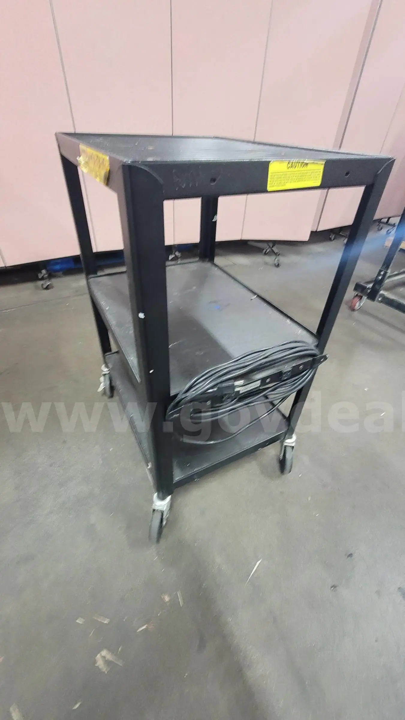 **** UTILITY CART WITH ELECTRICAL POWER STRIP **** (I)
