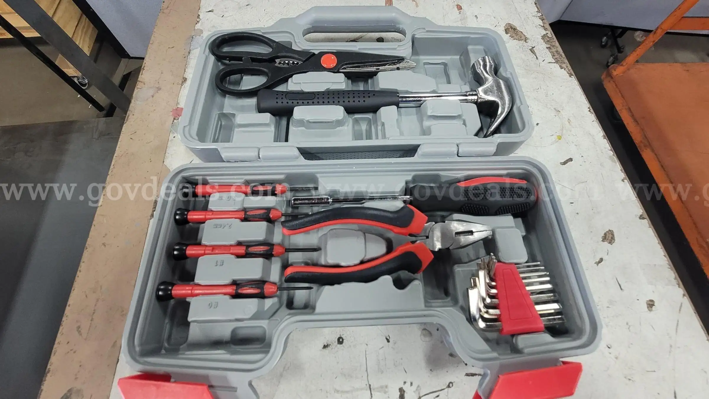 **** HOUSEHOLD TOOL SET **** (I)