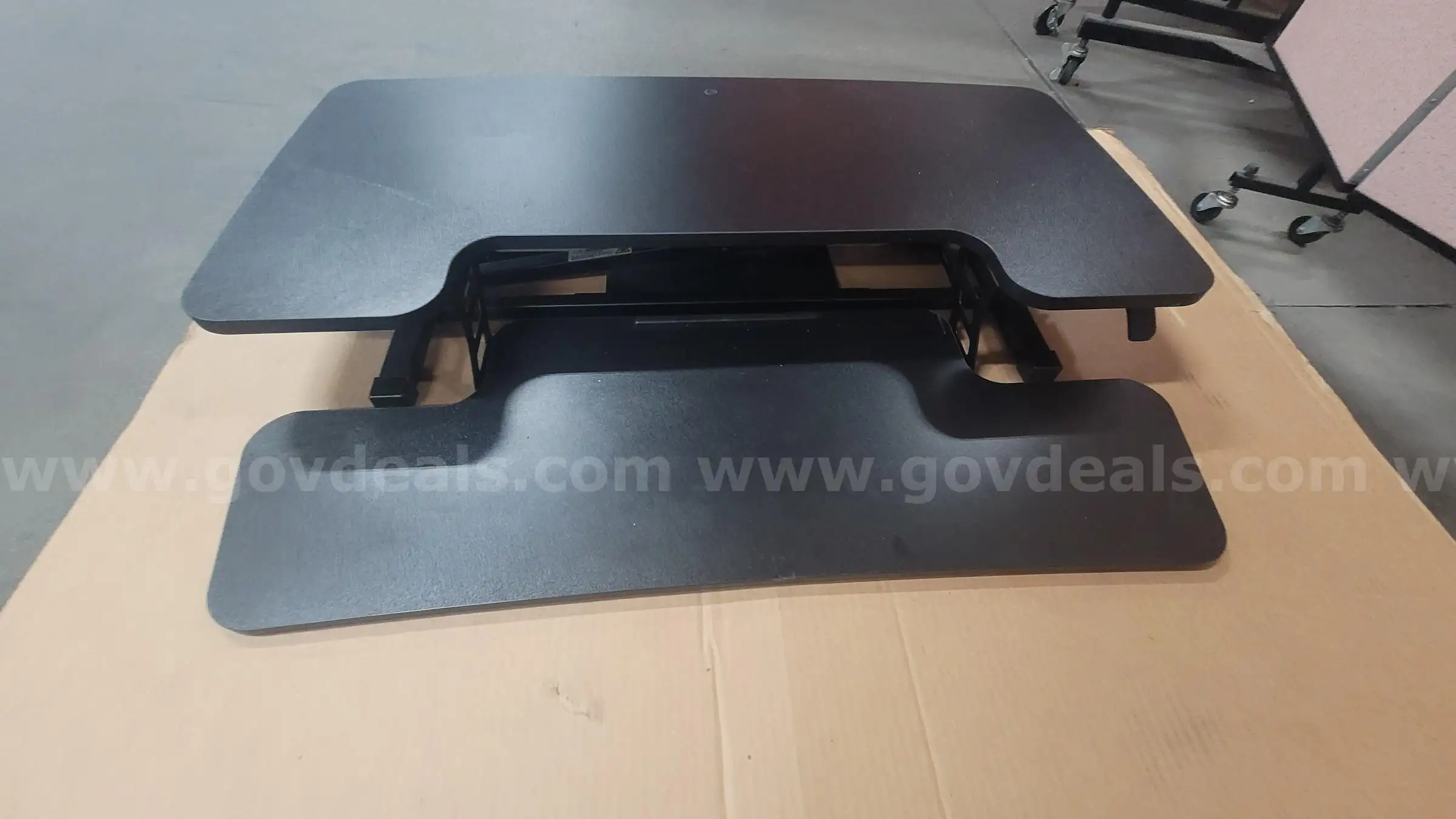 **** 2 TIER ADJSUTABLE DESK RISER **** (I)
