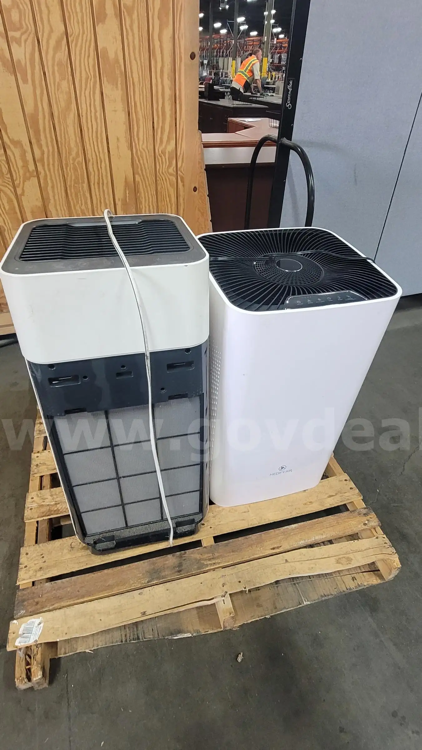 **** 2 UNITS AIR PURIFIER **** (I)