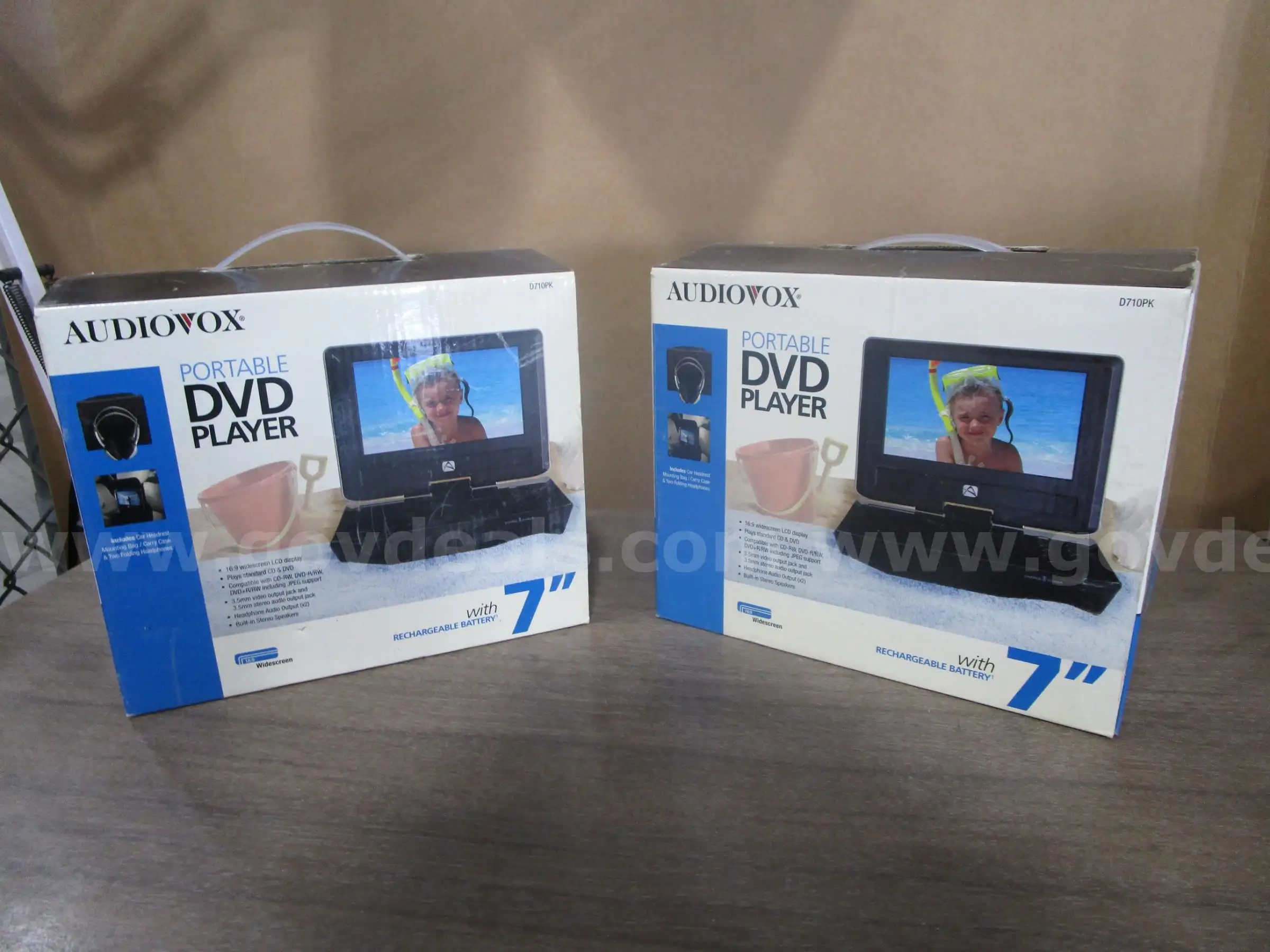 2 Portable DVD Players (J)