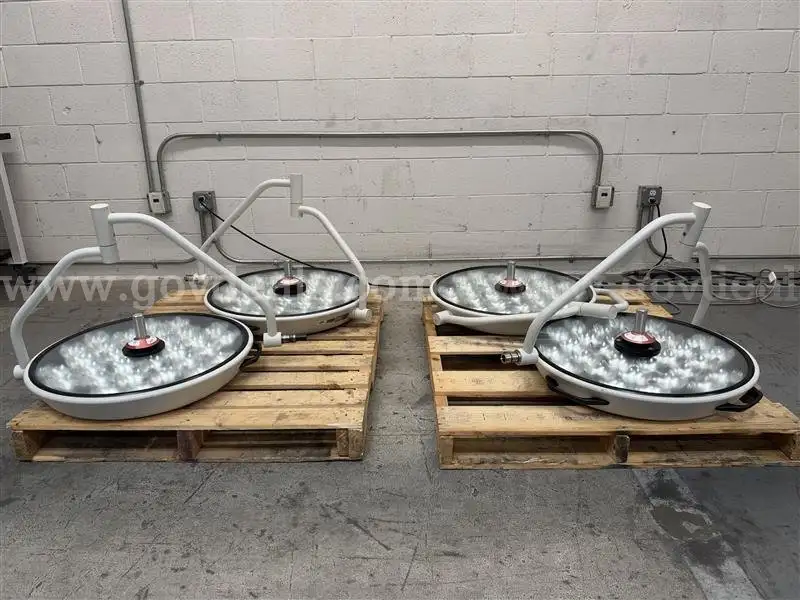 STRYKER VISUM II SURGICAL LIGHT X 4