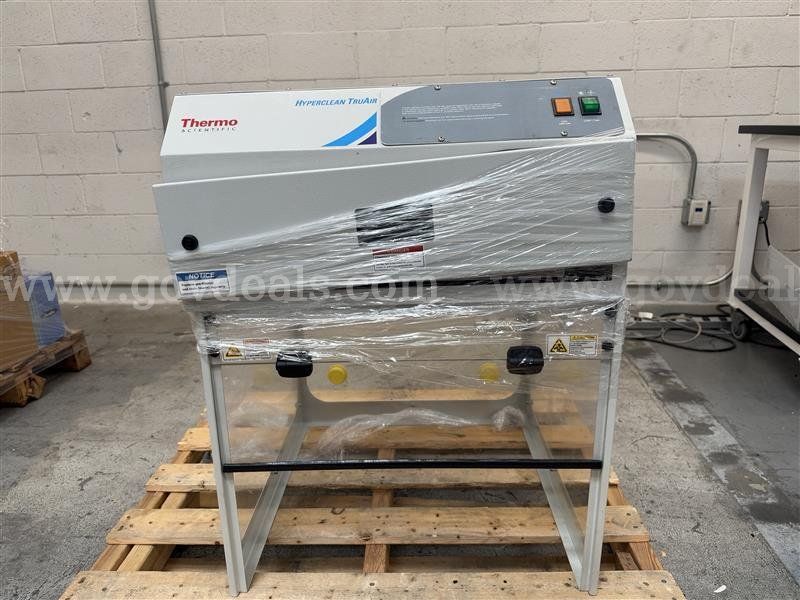 THERMO HYPERCLEAN TRUAIR TABLETOP FUME HOOD COUNTERTOP LAMINAR FLOW SN#P80540