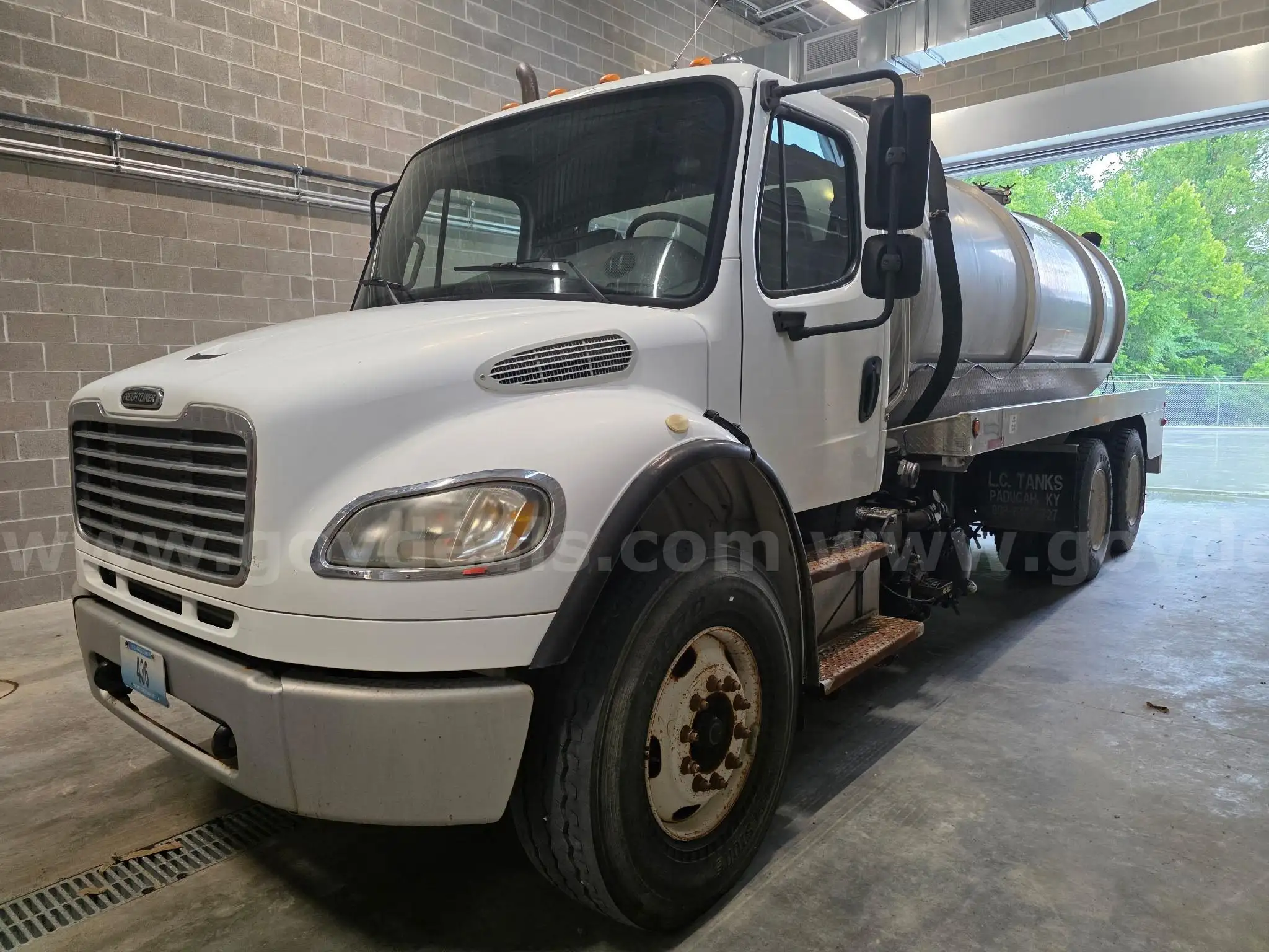 2006 Freightliner M2 106